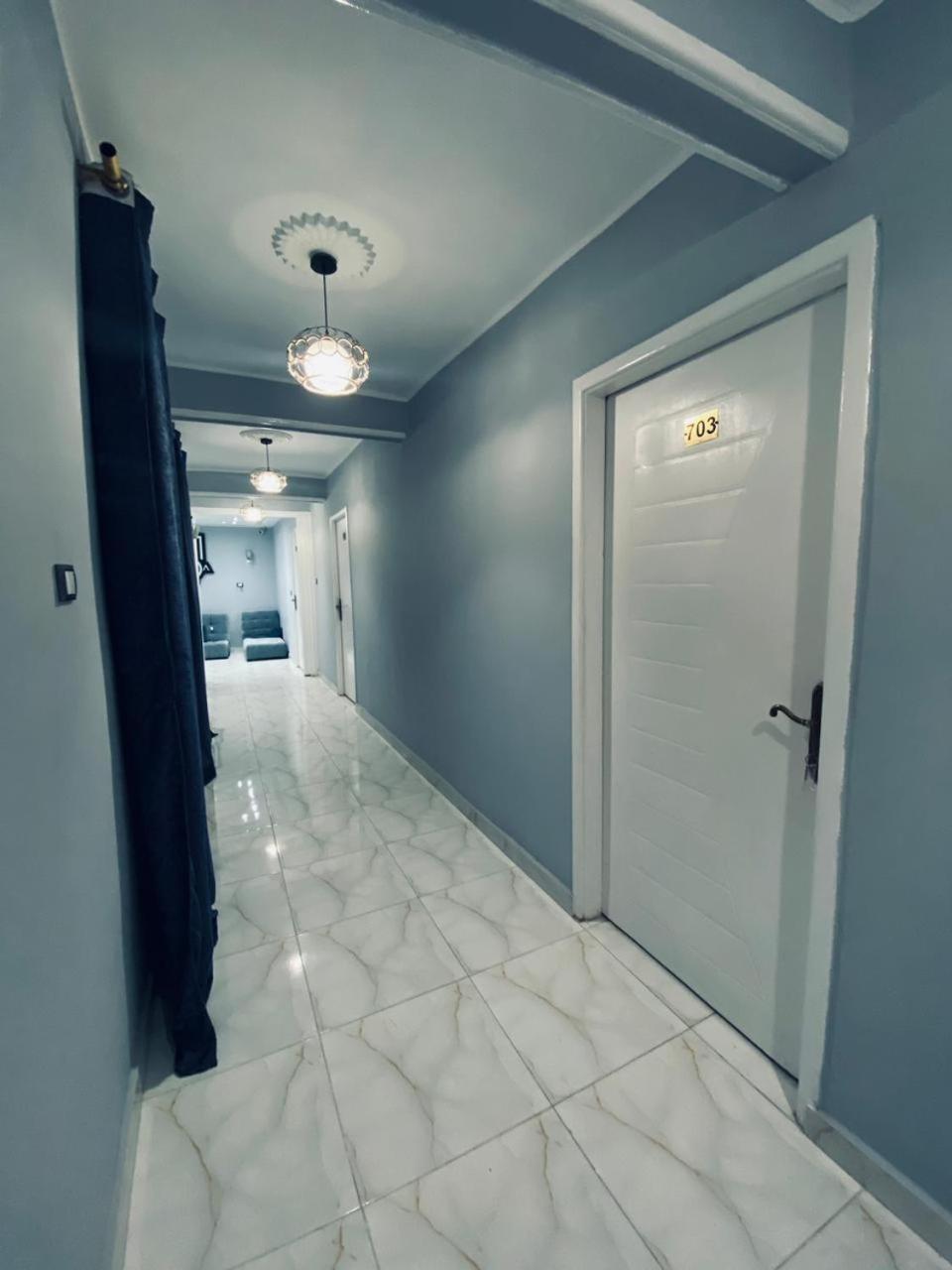 NADA _ HOTEL