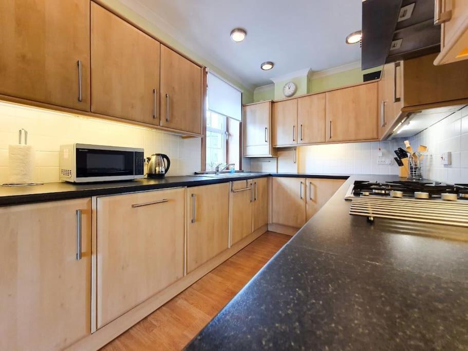Parkgate Apartment - Near M90, Amazon, Edinburgh view 2