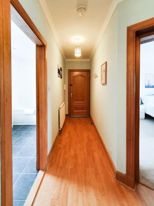 Parkgate Apartment - Near M90, Amazon, Edinburgh view 4