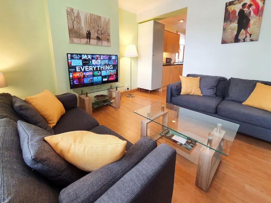 Parkgate Apartment - Near M90, Amazon, Edinburgh view 5