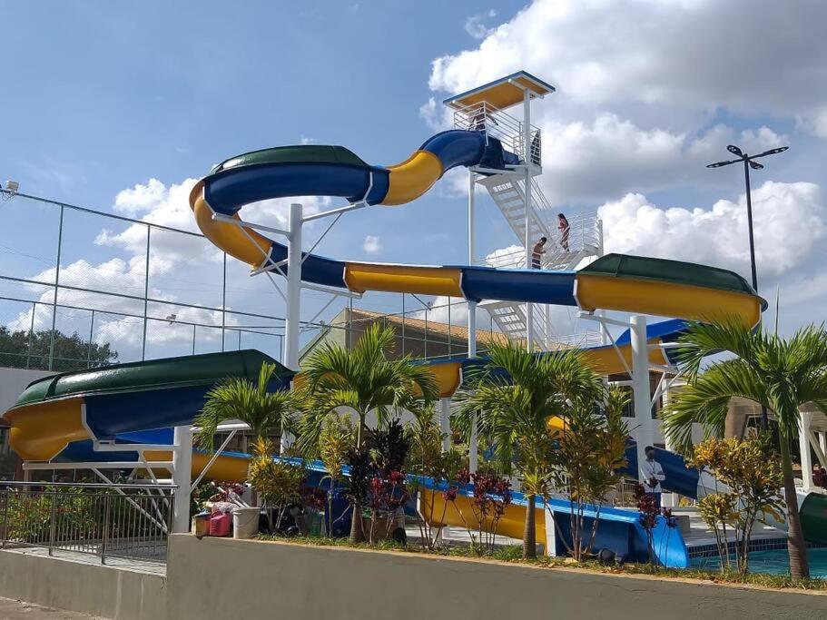 Diroma Fiori 85 com roupa de cama e banho um paraíso nas aguas termais