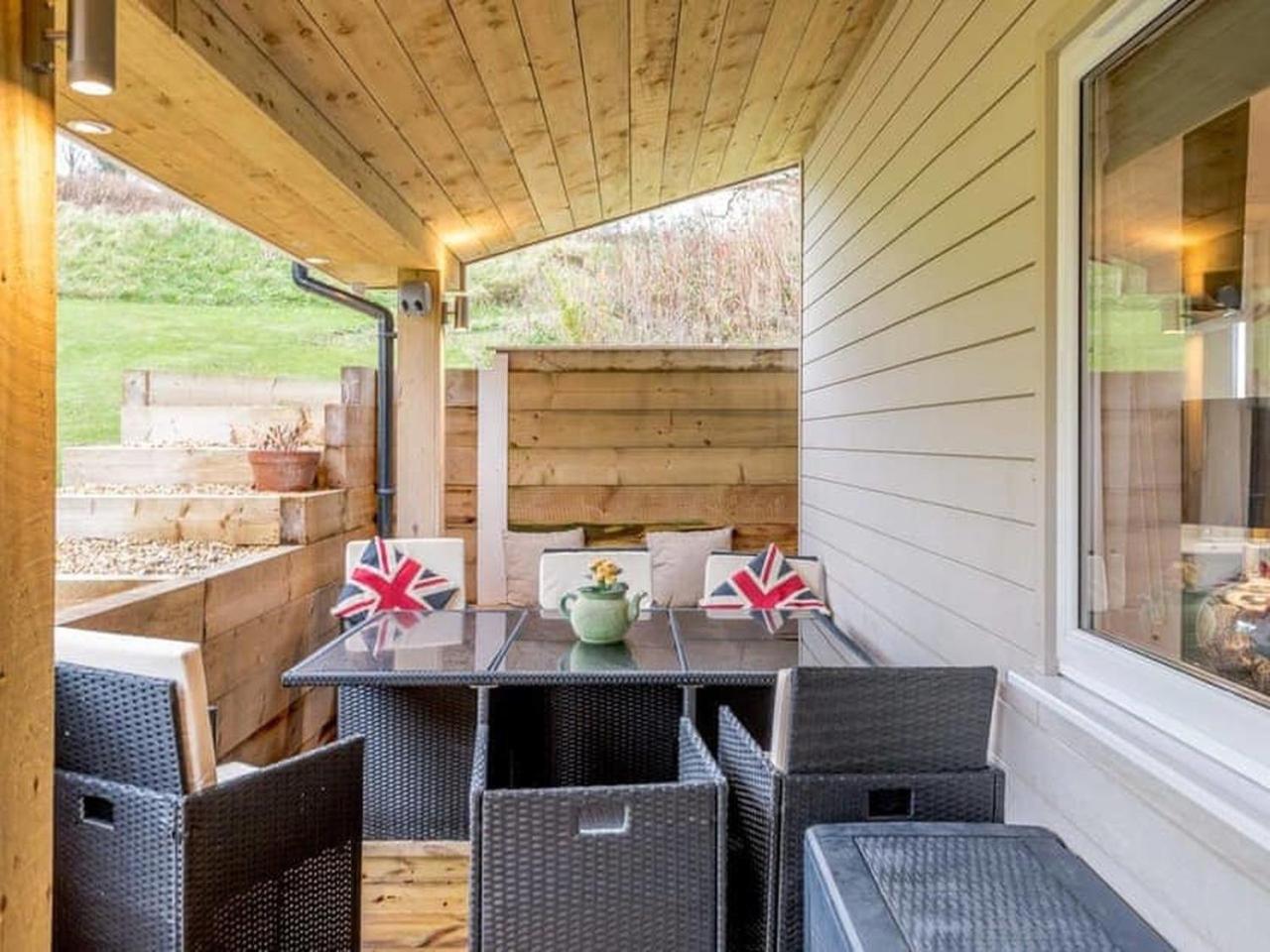 A Detached Garden Lodge, Hot Tub, Heating, WiFi & Parking view 5