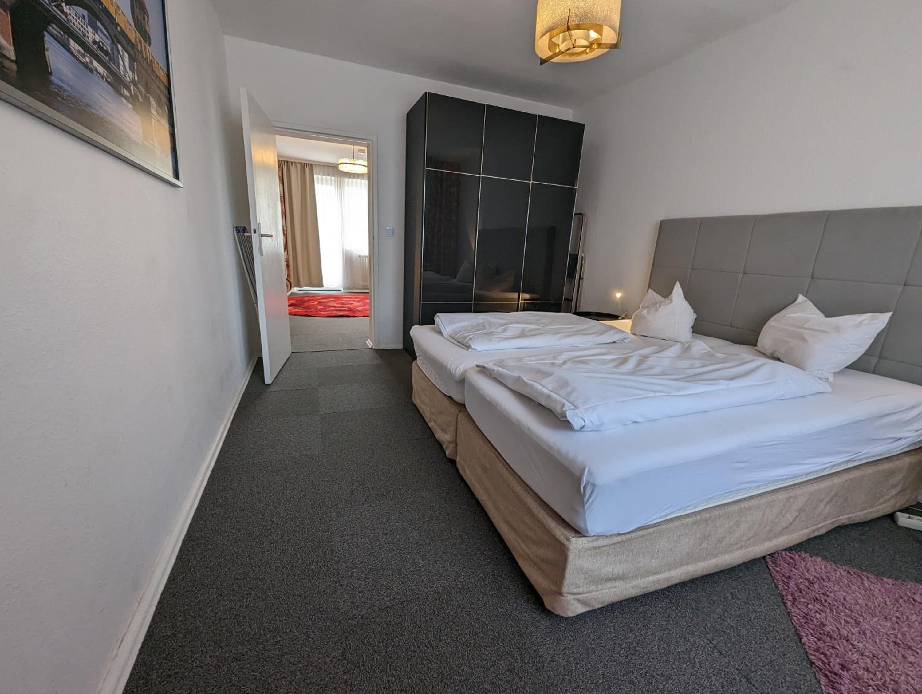 M M Central Apartments - Free Parking - Vintage Style