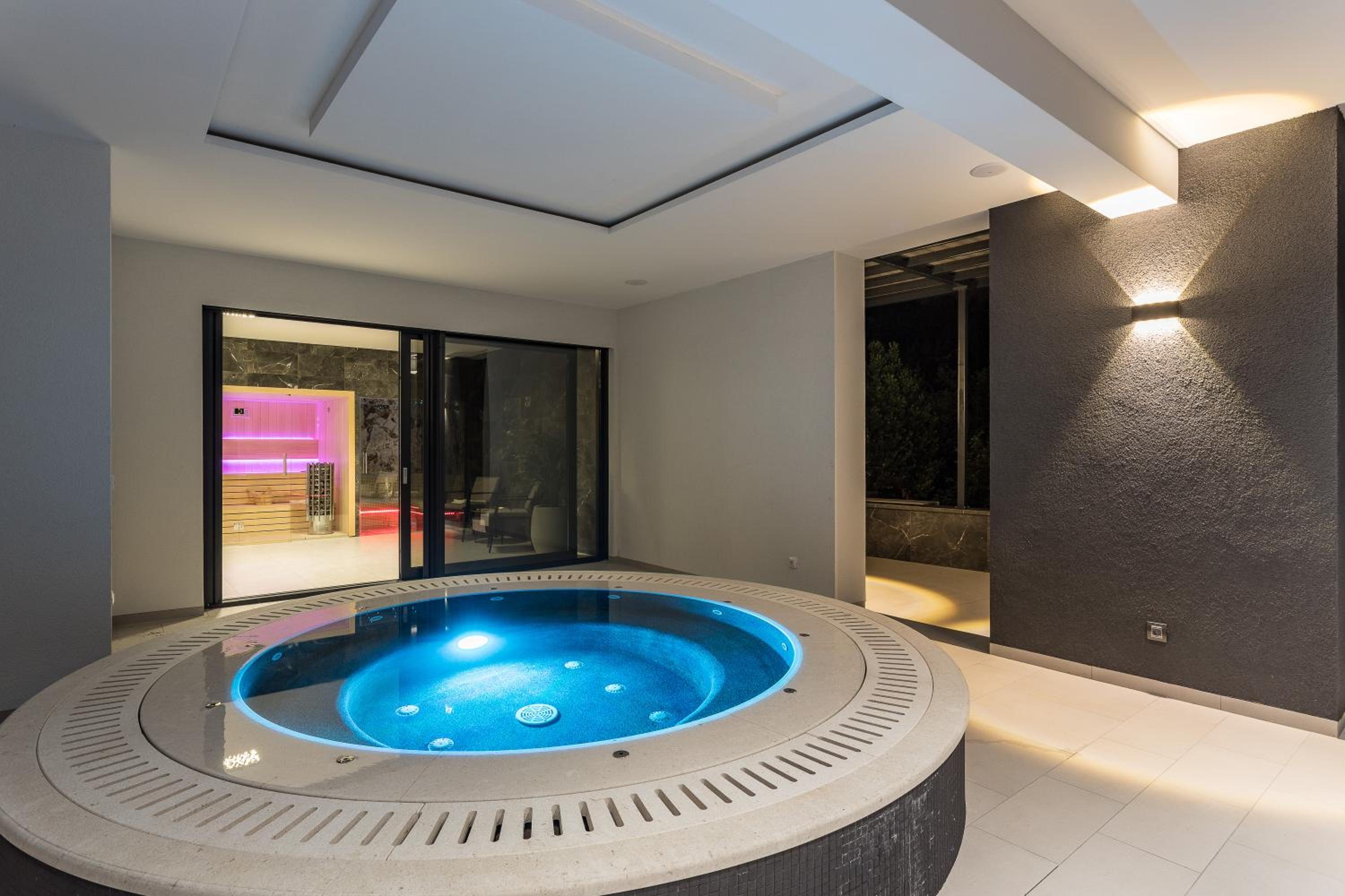 Villa Titanium
