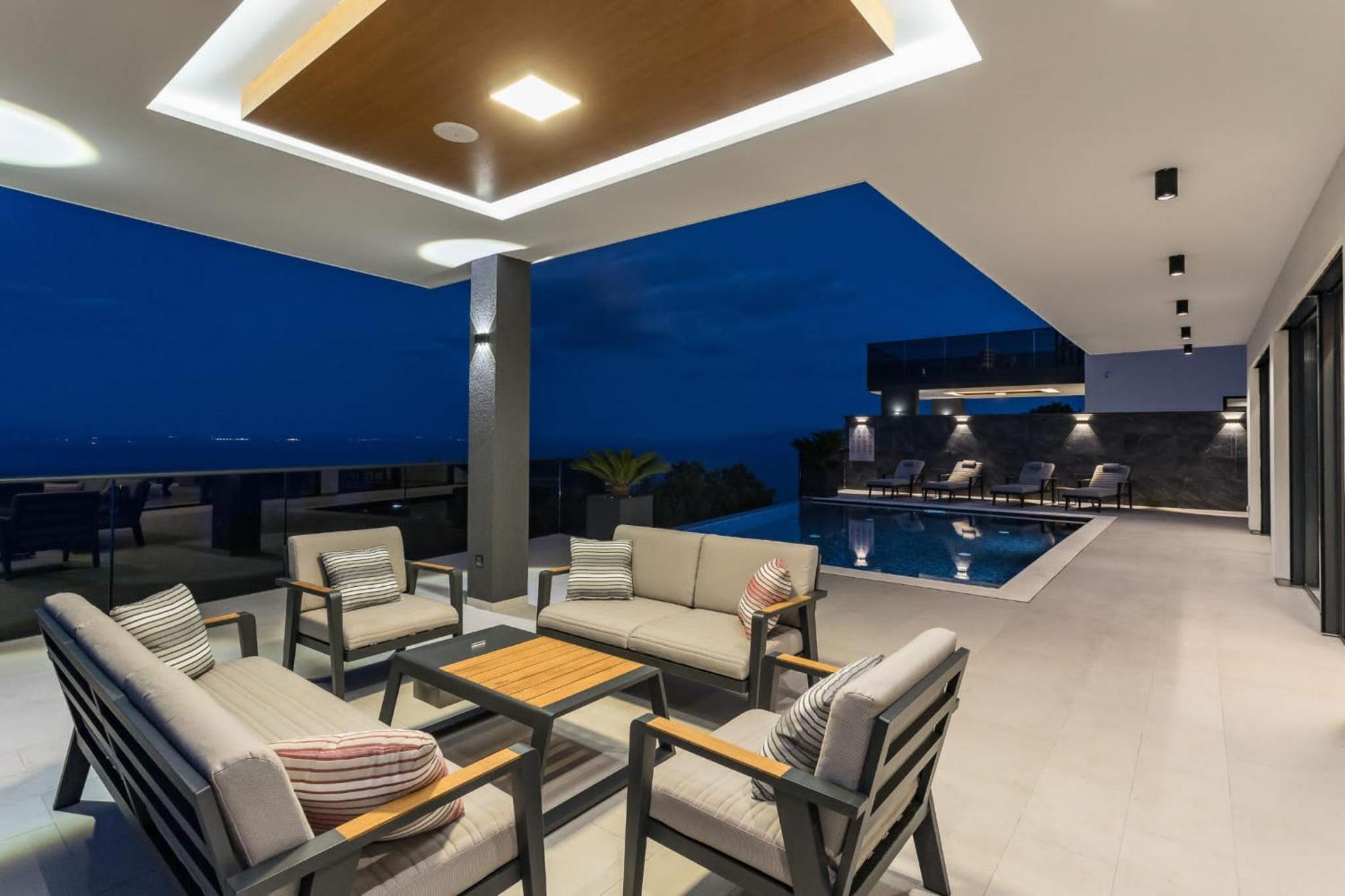 Villa Titanium