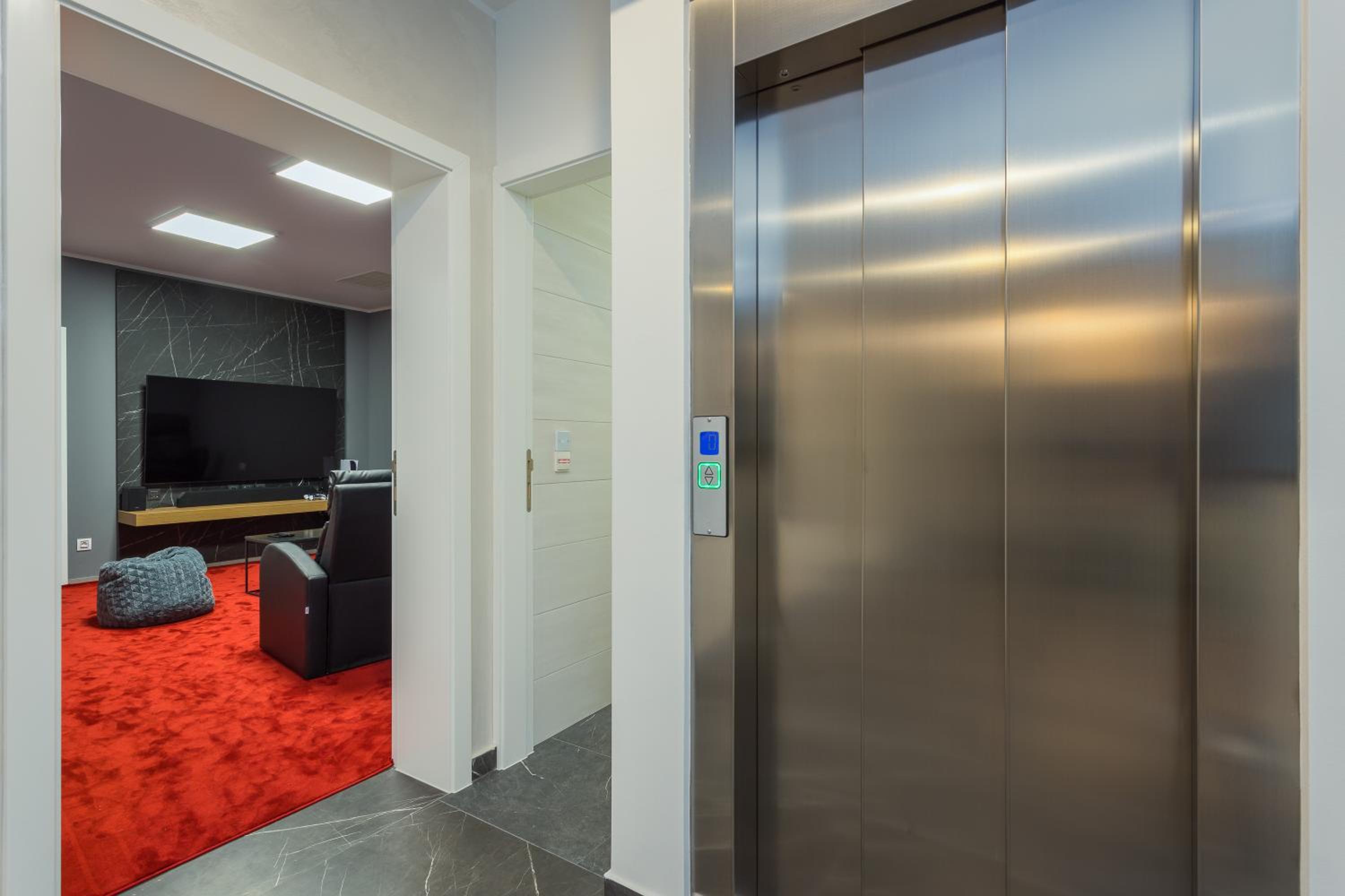 Villa Titanium
