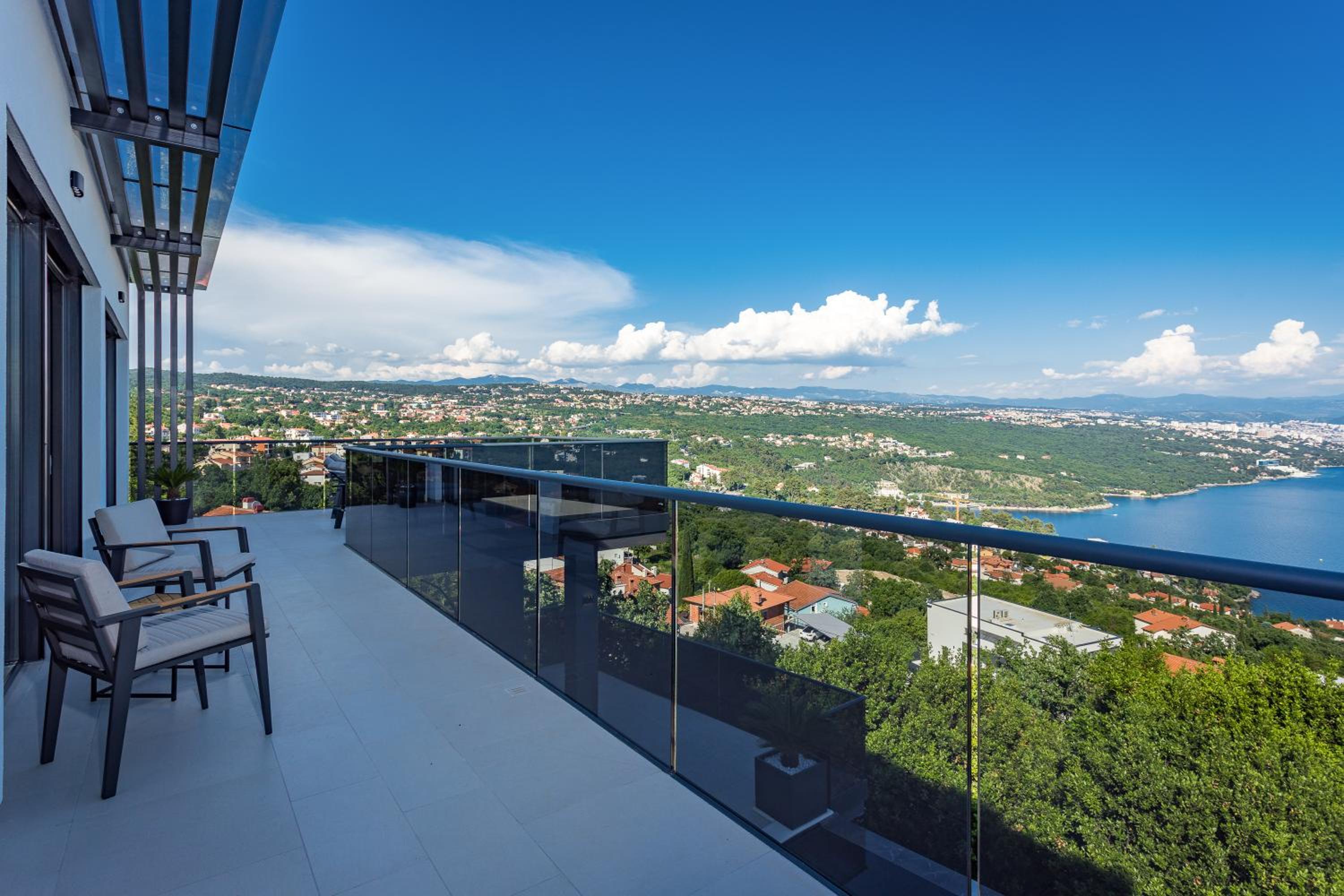 Villa Titanium
