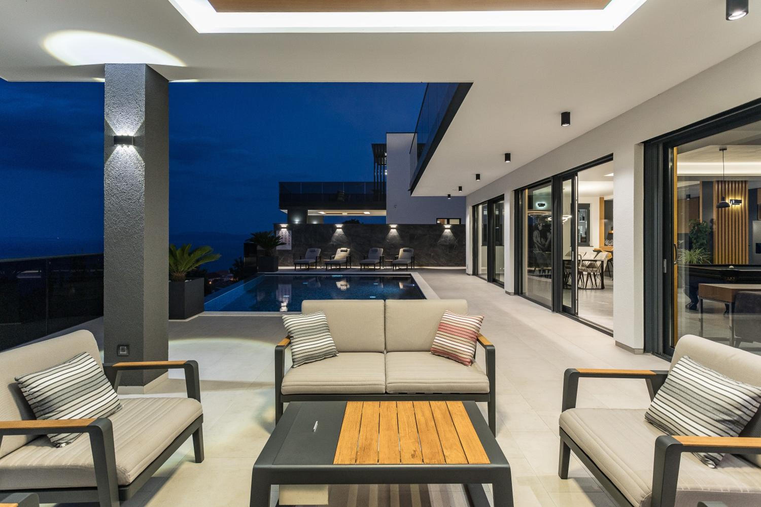 Villa Titanium