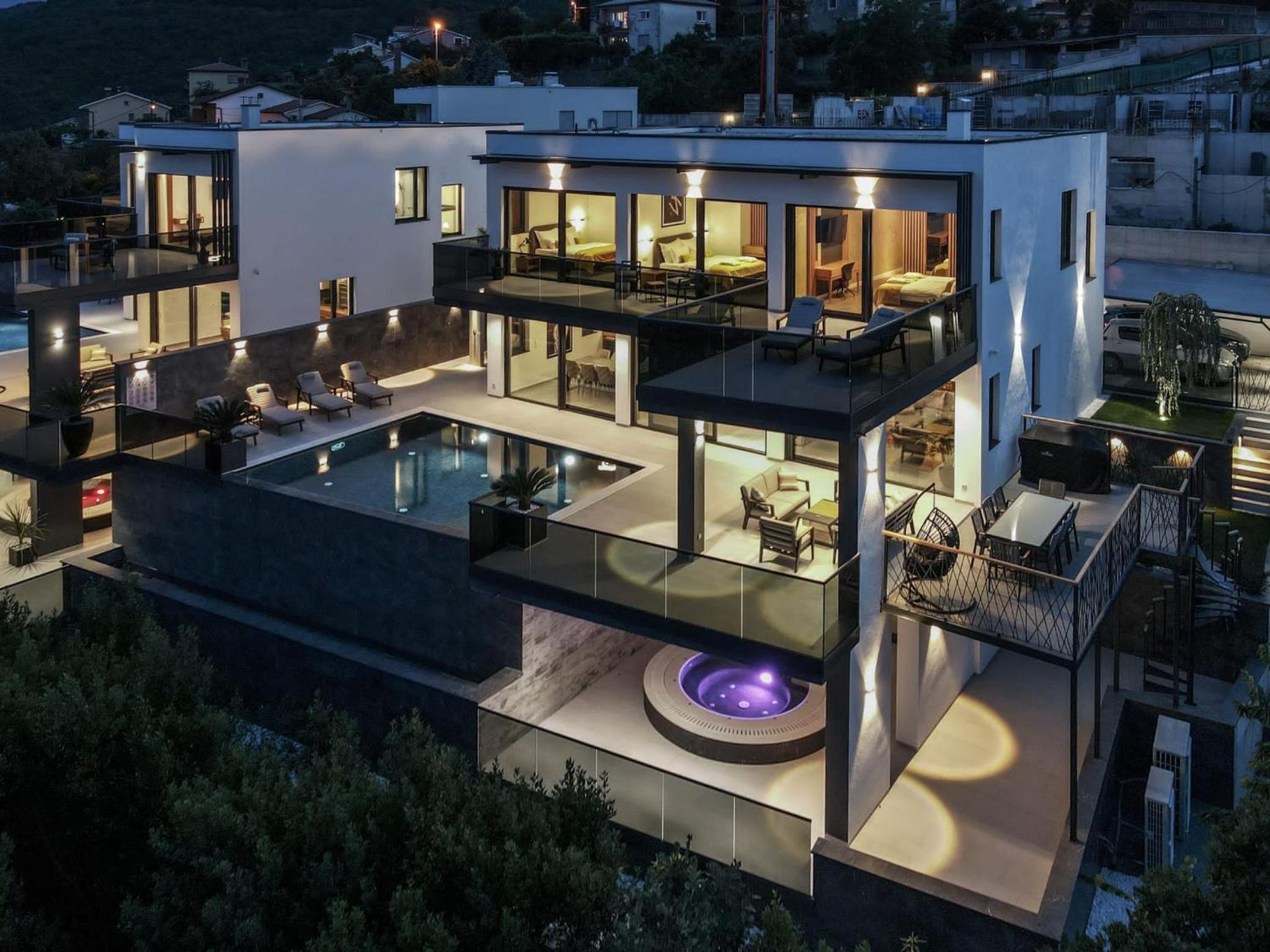 Villa Titanium