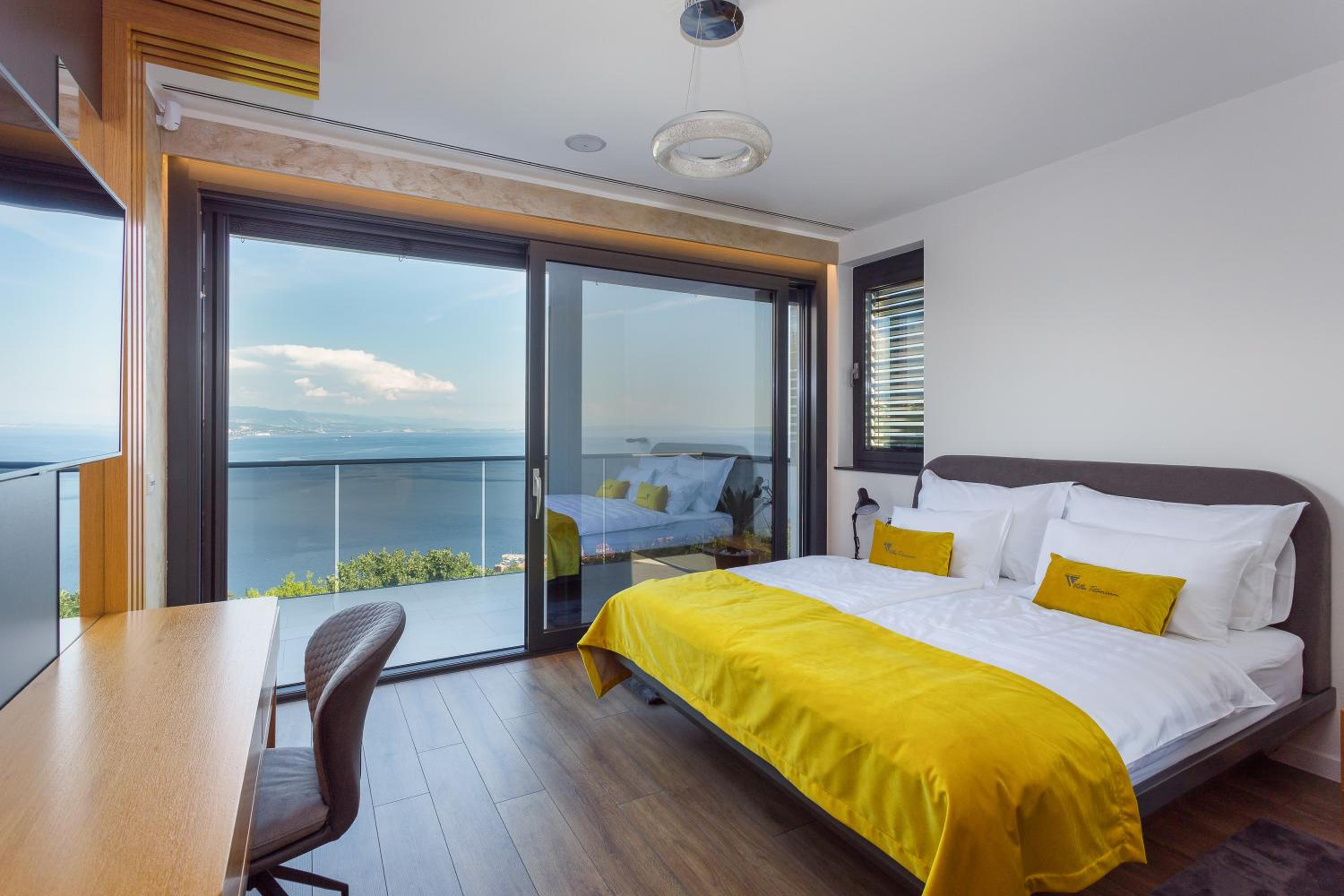 Villa Titanium