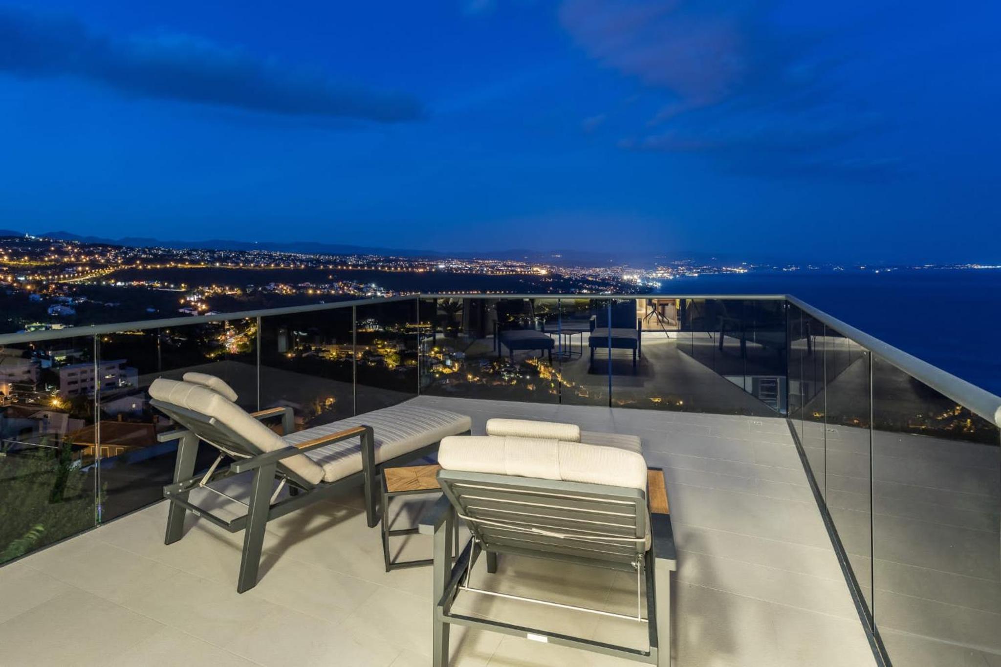 Villa Titanium