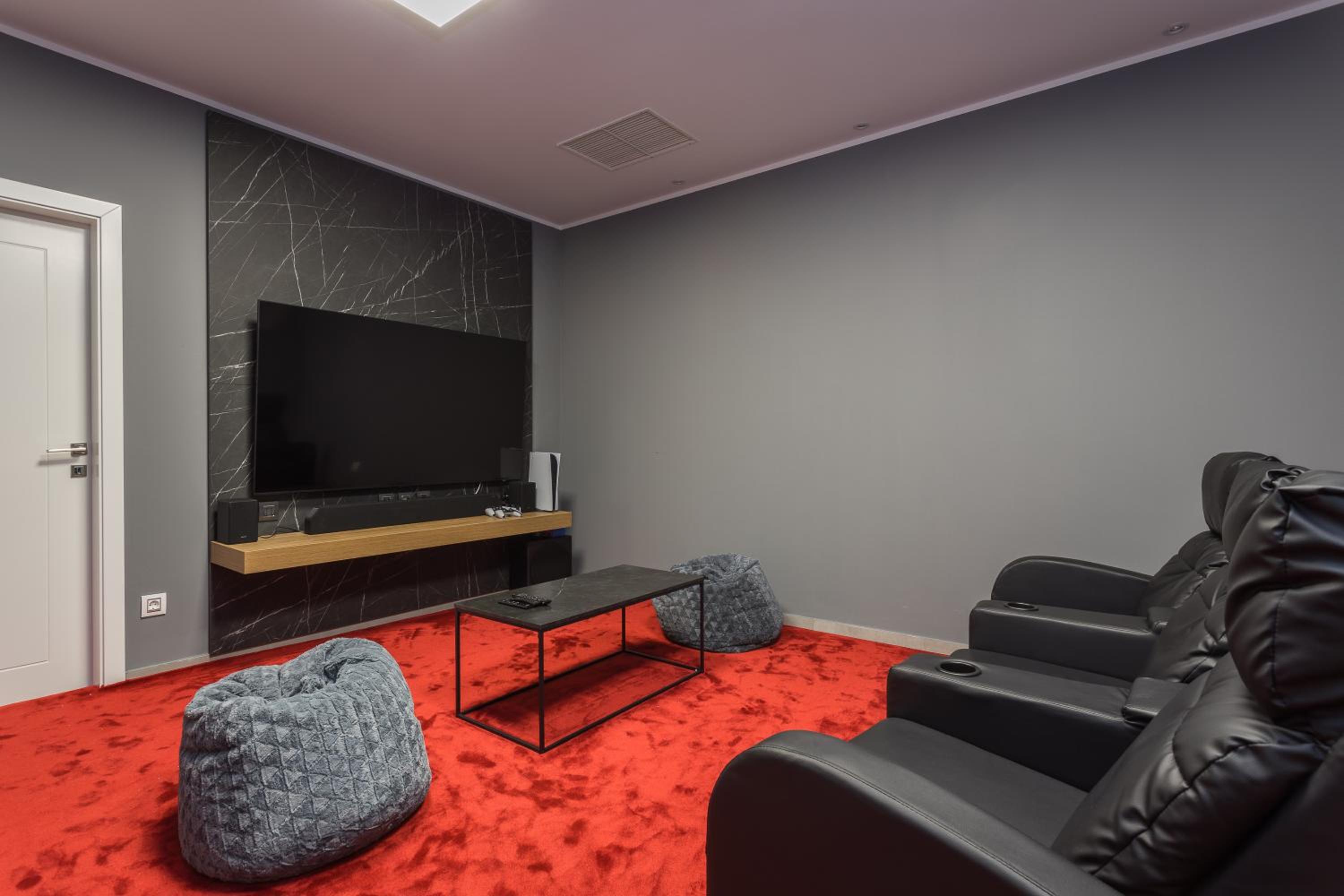 Villa Titanium