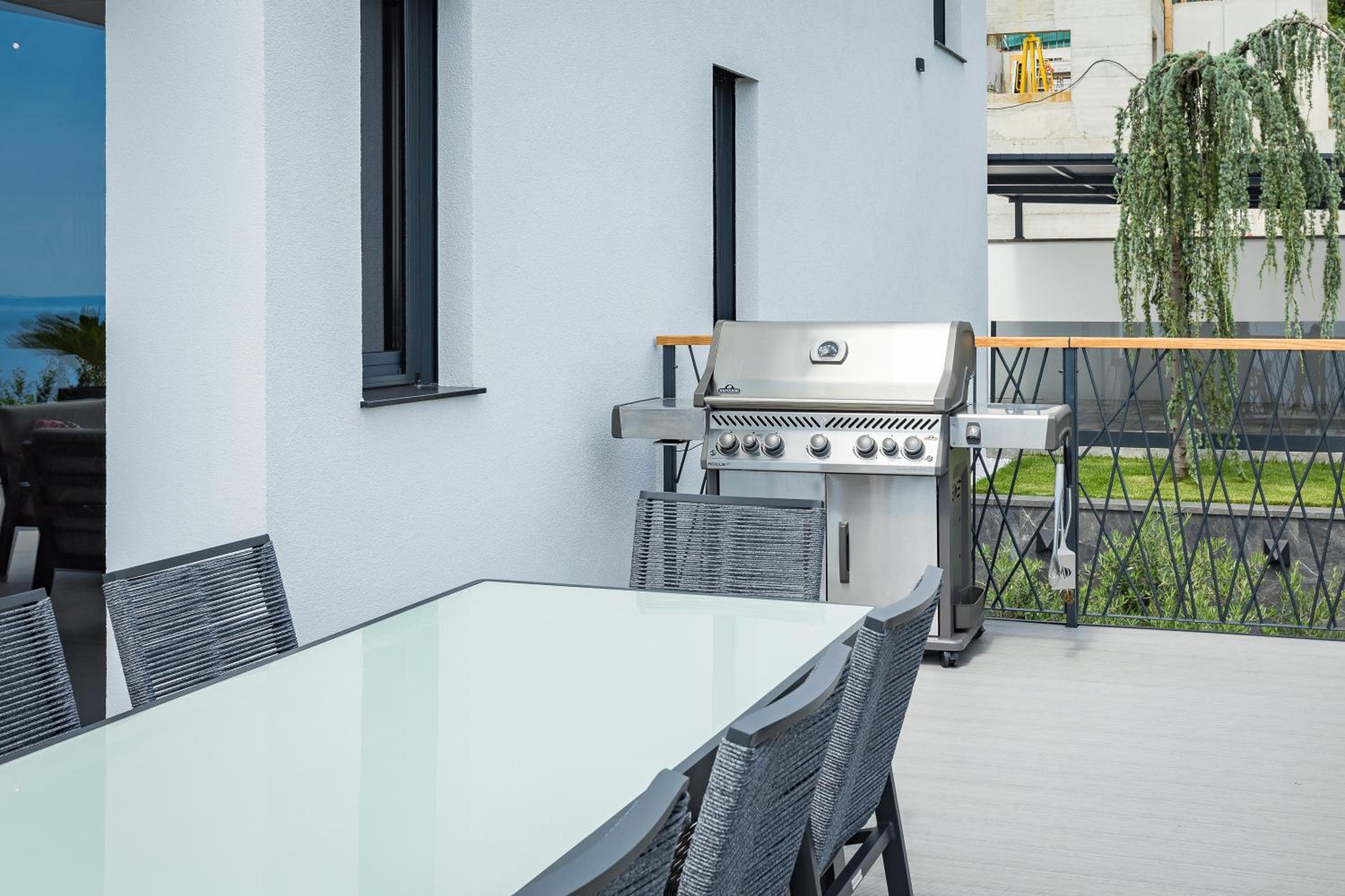 Villa Titanium