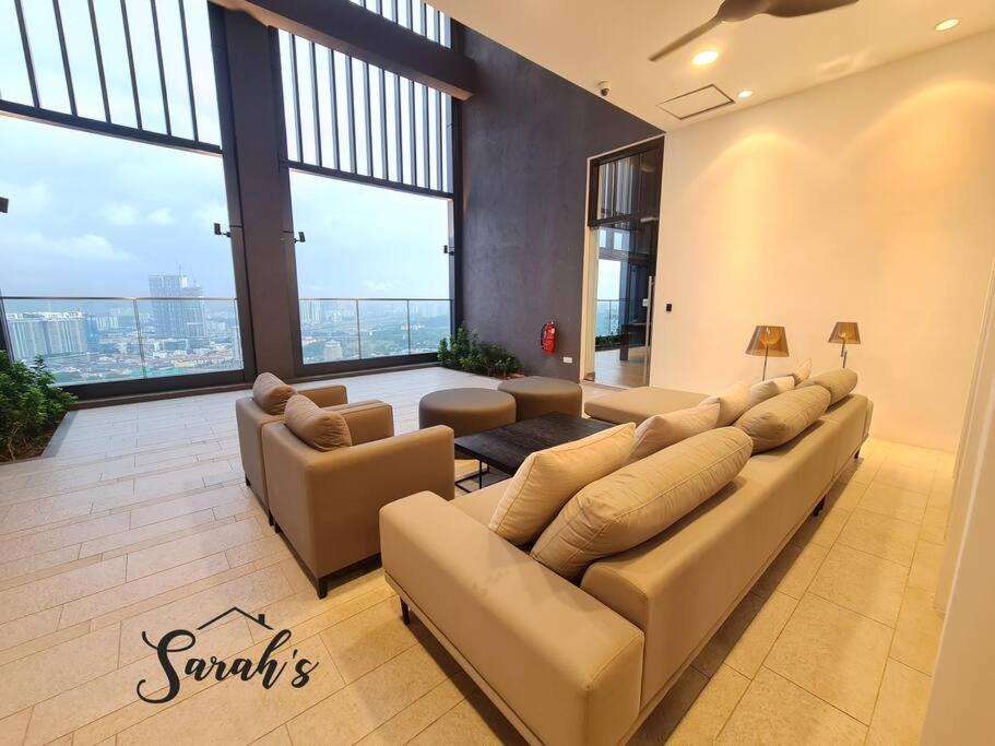 Lucentia Residence World Class Facilities Apartment Infinity Pool Stunning View