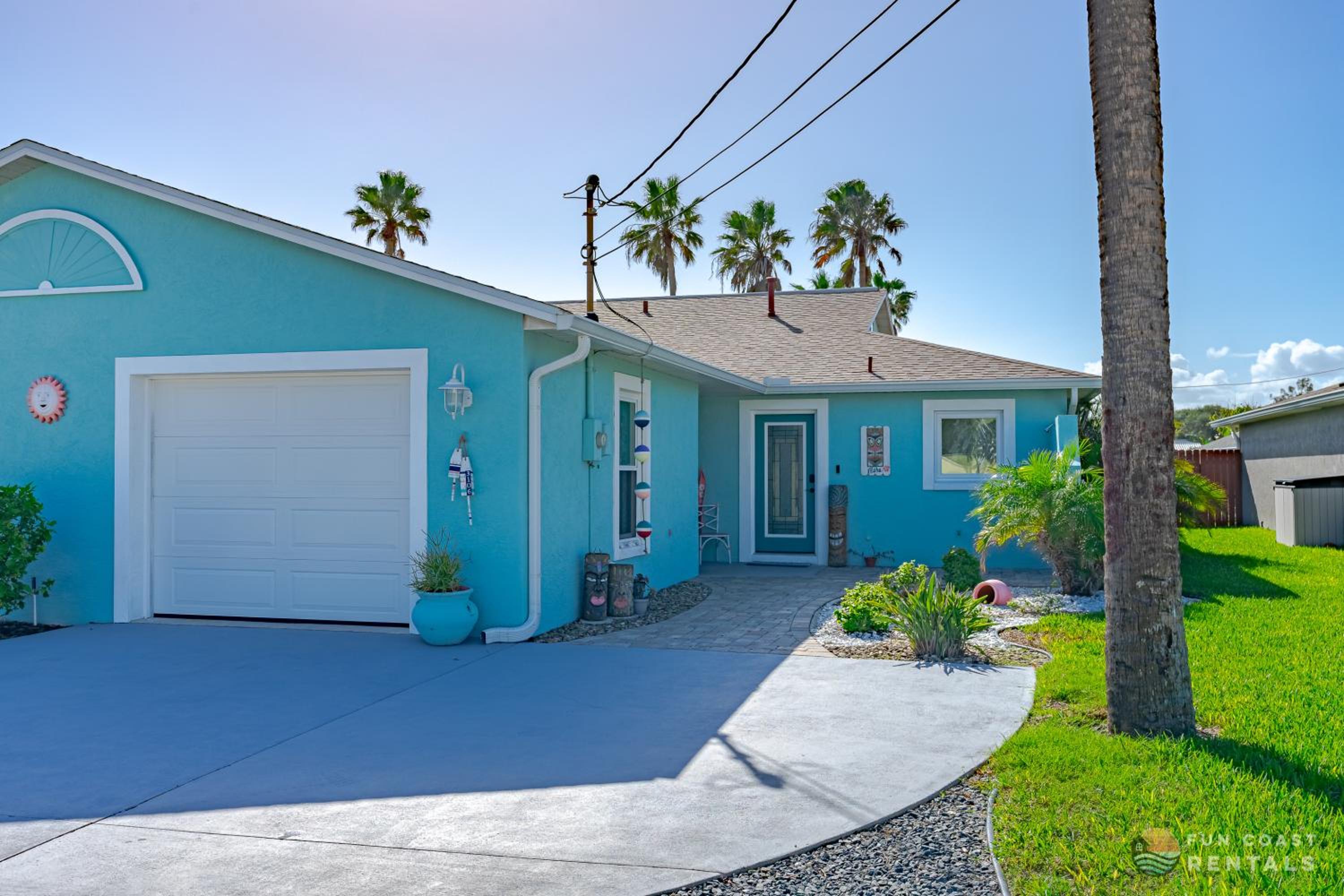 Dog Friendly Home wPrivate Fenced Yard, Garage & Fire Pit STEPS to the Beach! view 2