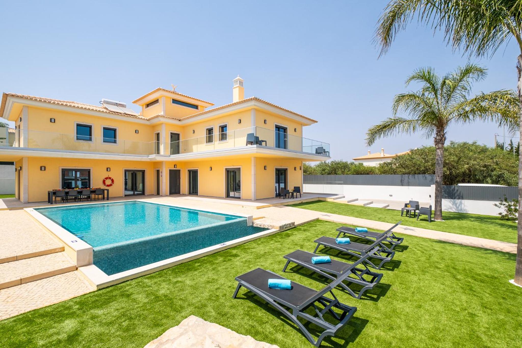 Villa Coral Bay - Moradia familiar com piscina aquecível e BBQ em Albufeira view 3