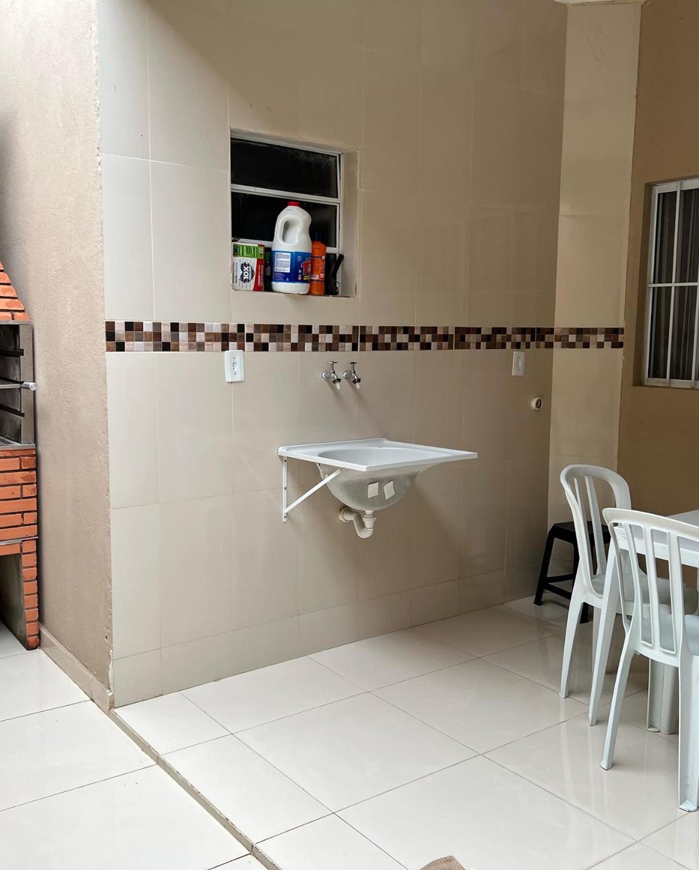 Apto térreo Mãe Aparecida 8 pessoas 3km do santuário com WiFi ,ar condicionado nos quartos