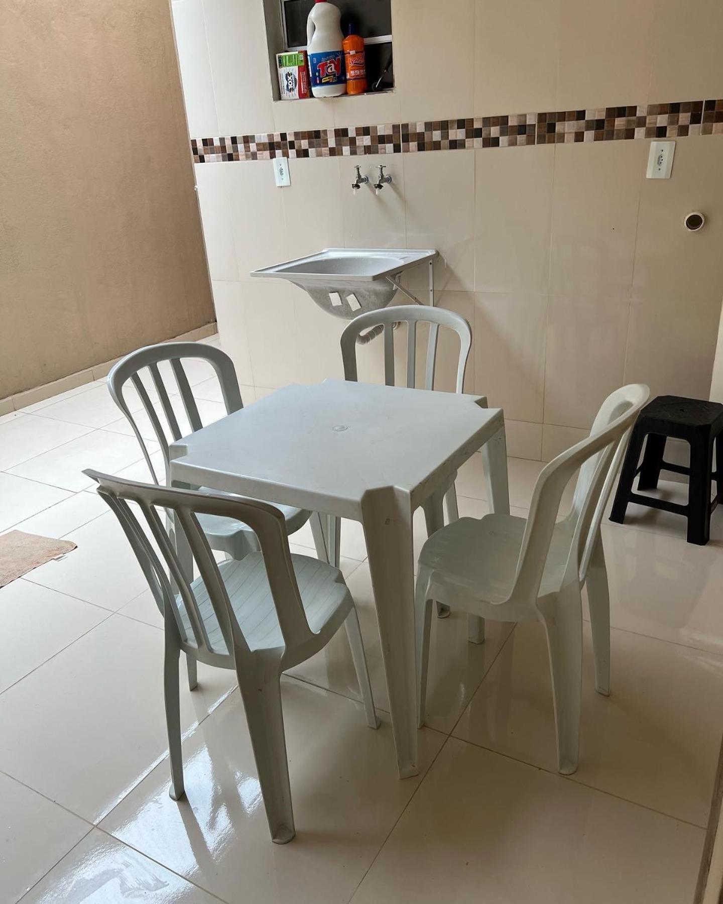 Apto térreo Mãe Aparecida 8 pessoas 3km do santuário com WiFi ,ar condicionado nos quartos