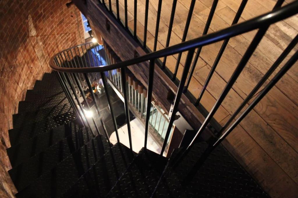 The Old Mill, 7 storey,, dog friendly outdoor pool & bbq view 5
