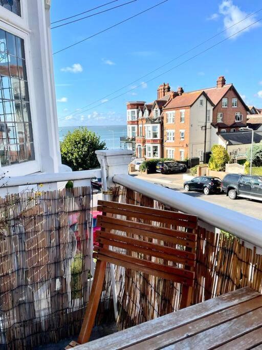 3 Bedroom Spacious Seaside Apartment with Estuary Views view 3