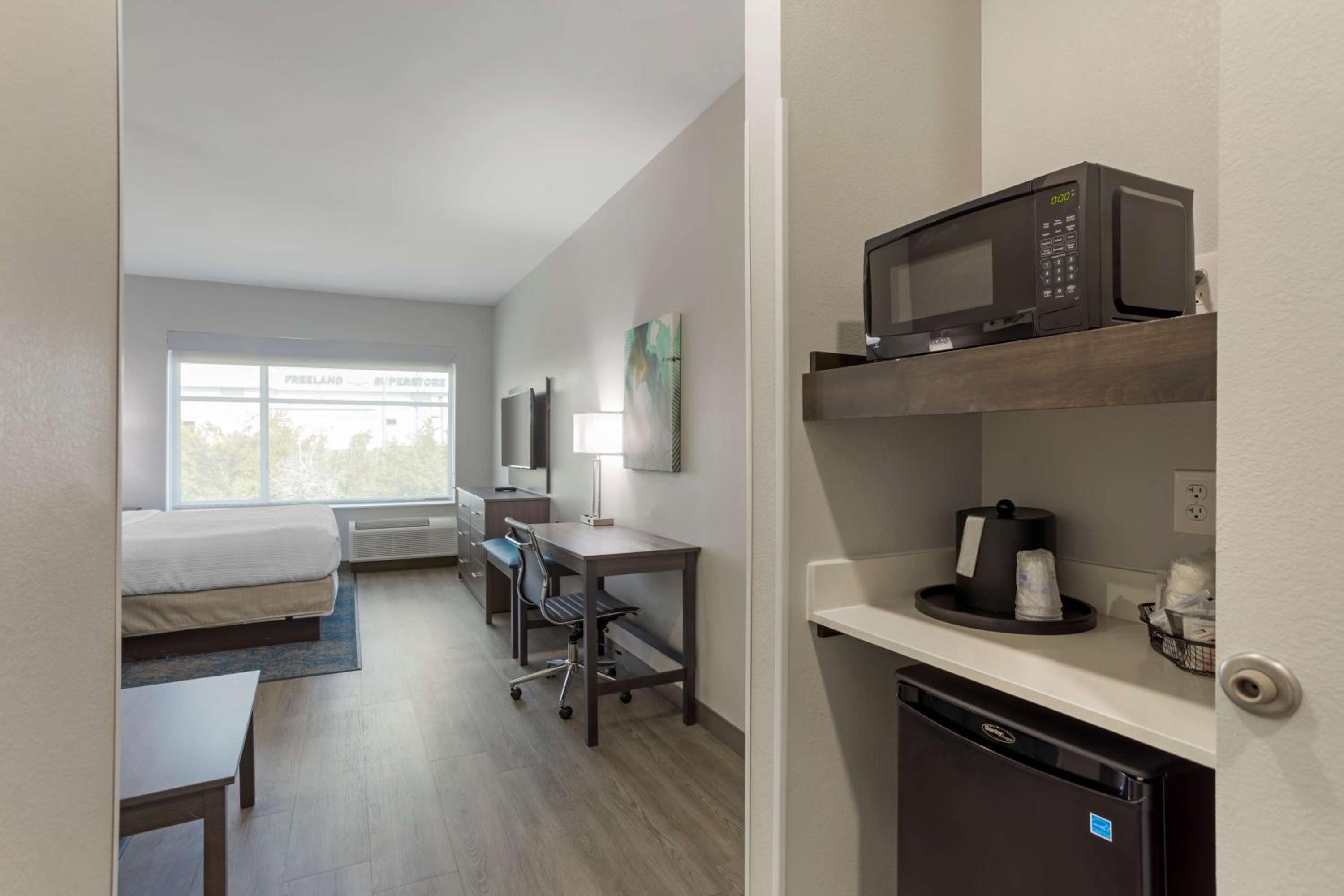 Best Western Plus Executive Residency Antioch Inn - Property Image 7
