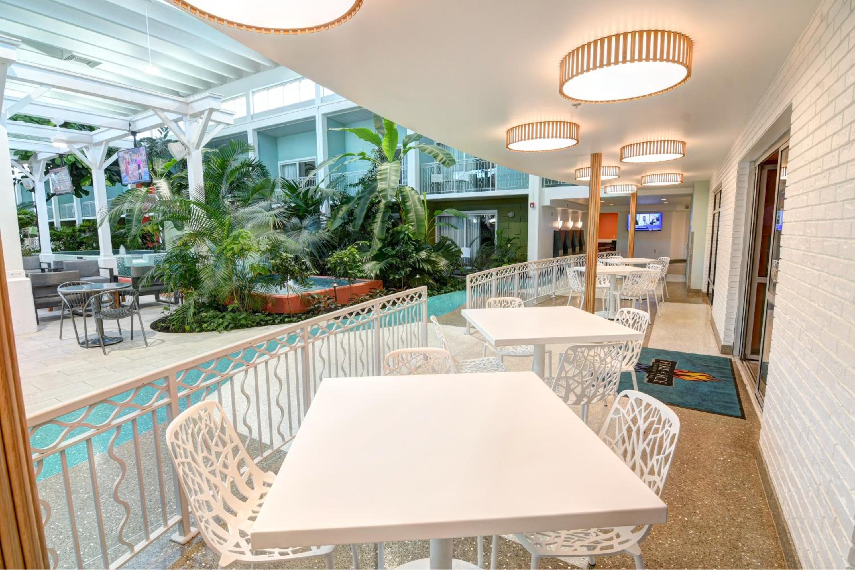 Oasis Hotel and Conv Center, an Ascend Collection Hotel