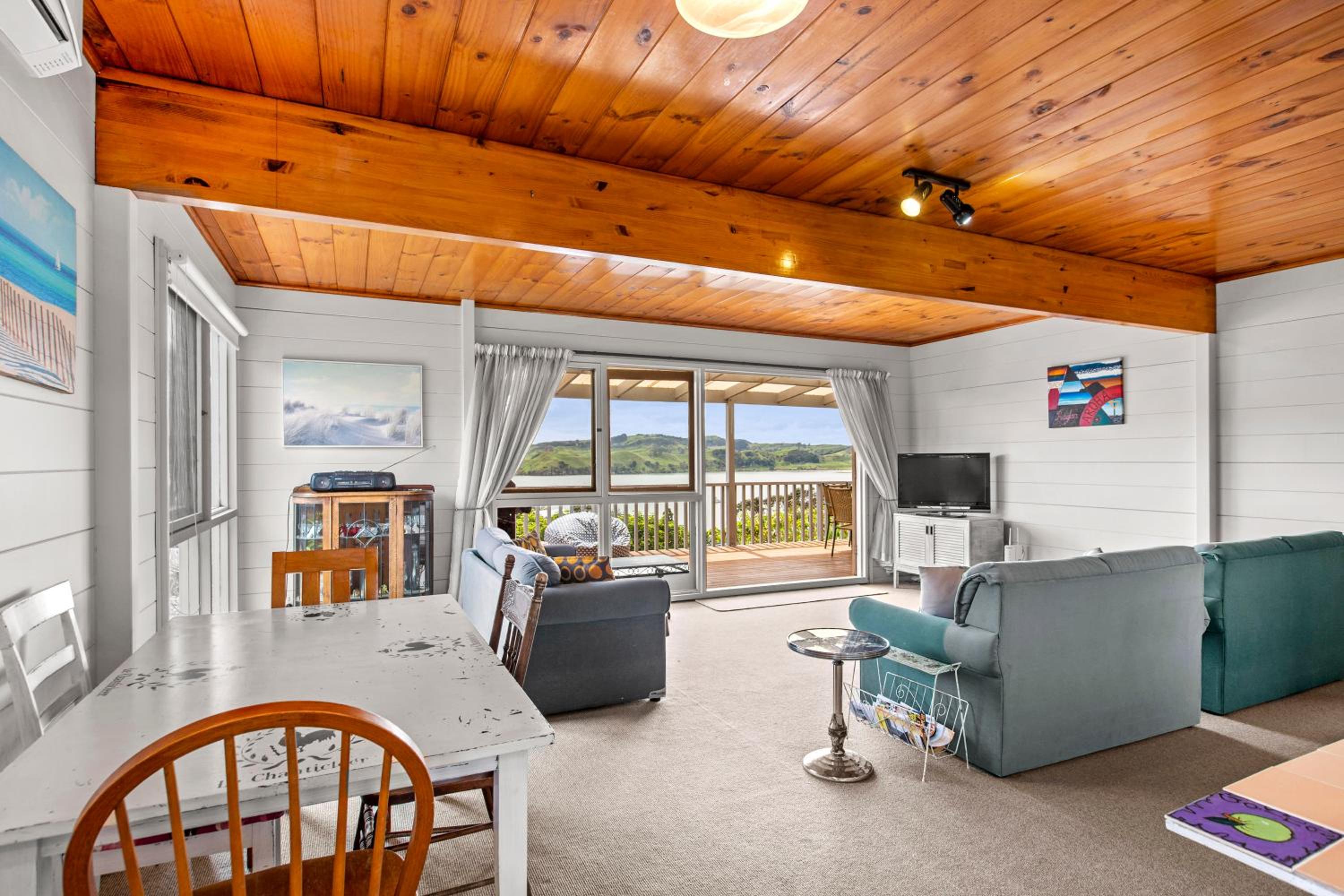 Bay Vista Views - Raglan Holiday Home view 4