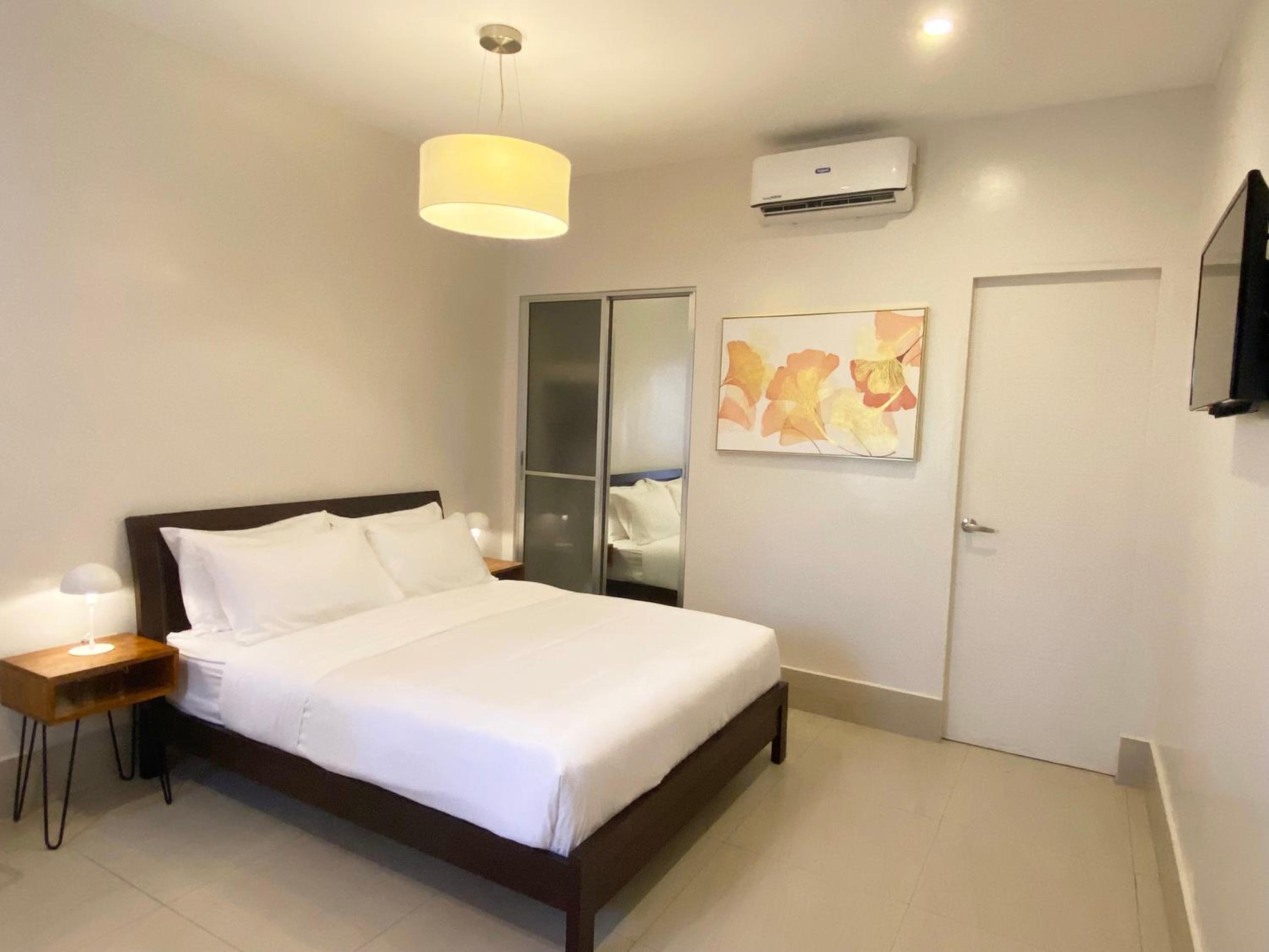 HARMAN SUITES Moalboal view 5