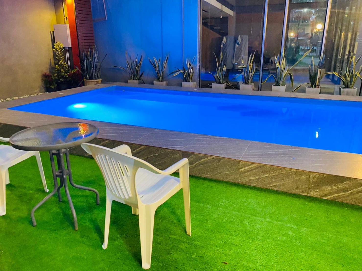 swimming pool