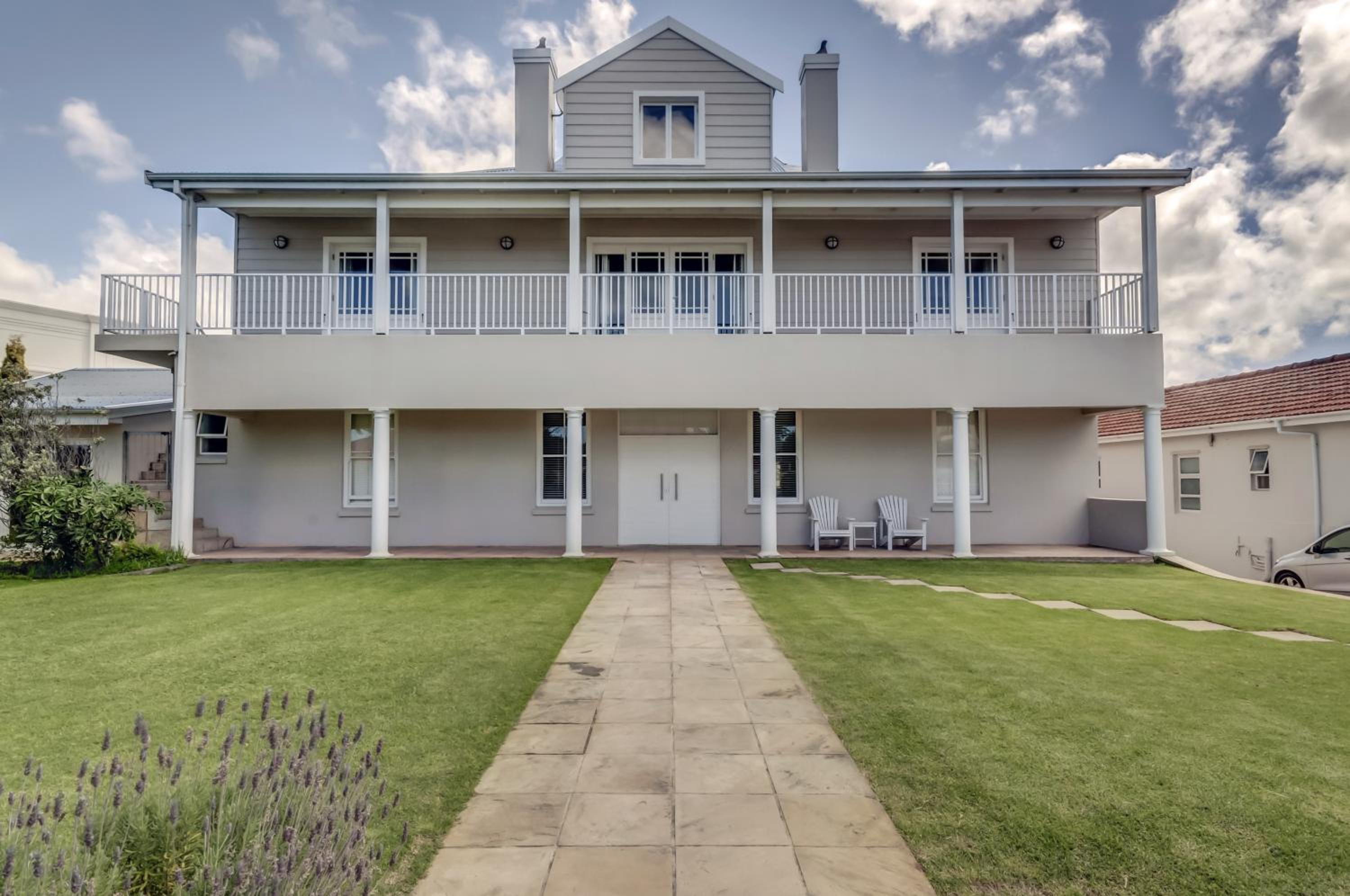 First Avenue Guesthouse