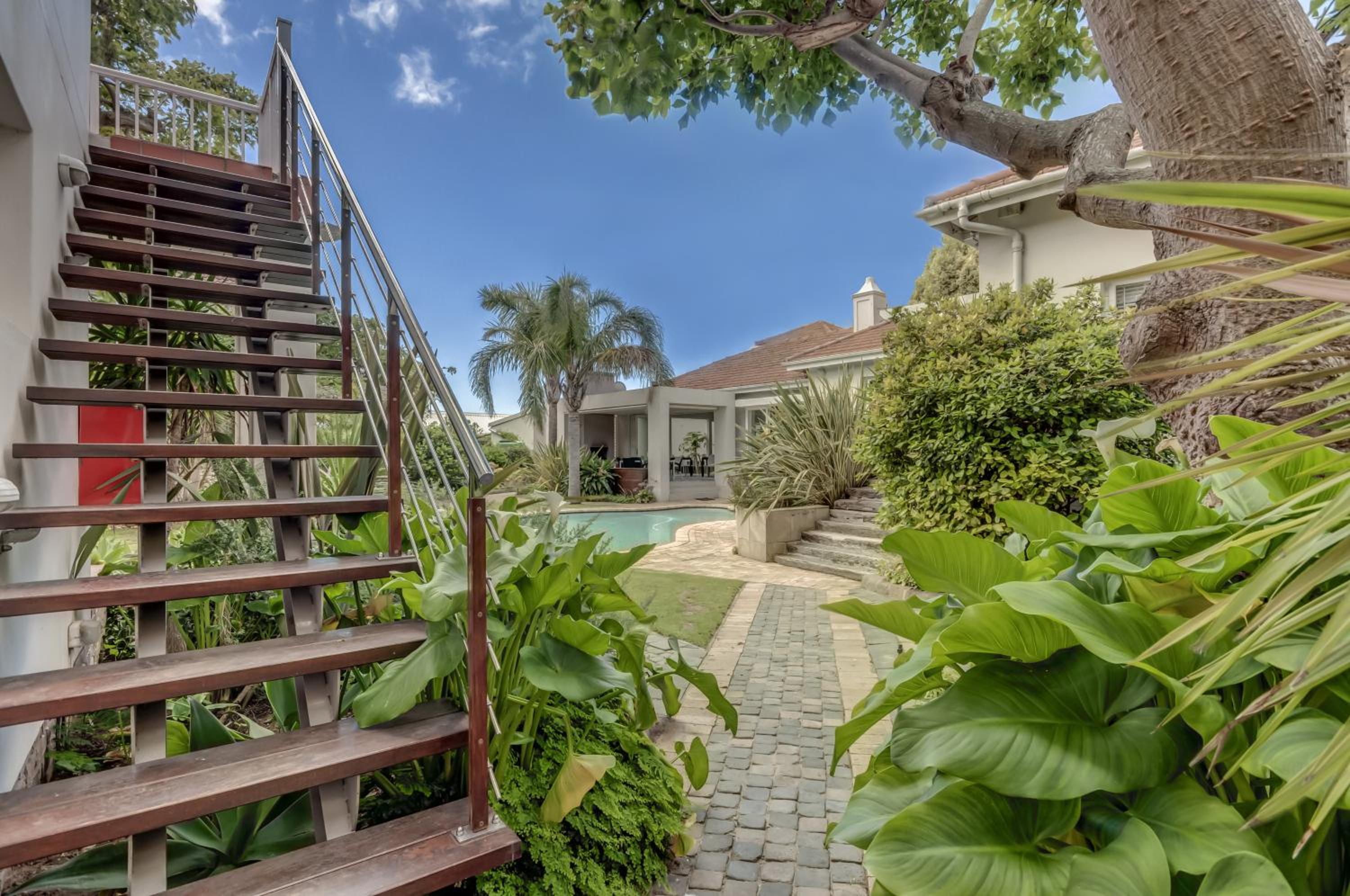 First Avenue Guesthouse