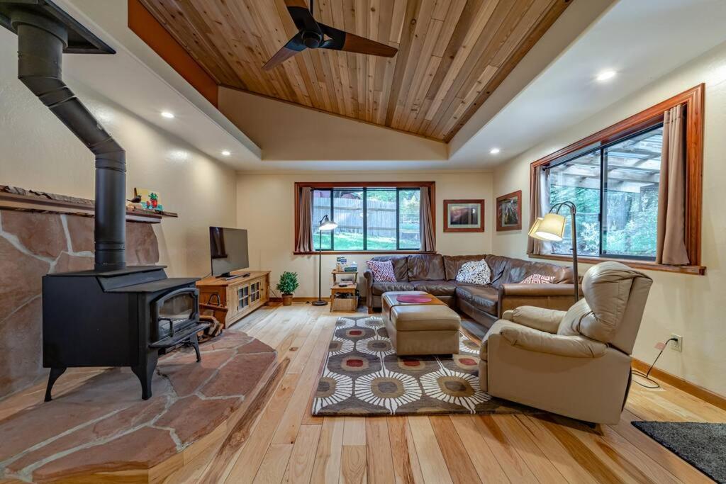 Lost Coast Cottage Petrolia view 4