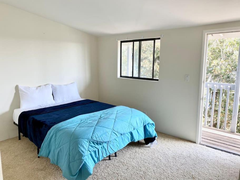 Modern & Cozy Gem ~ Walk to the Beach ~ Queen Beds