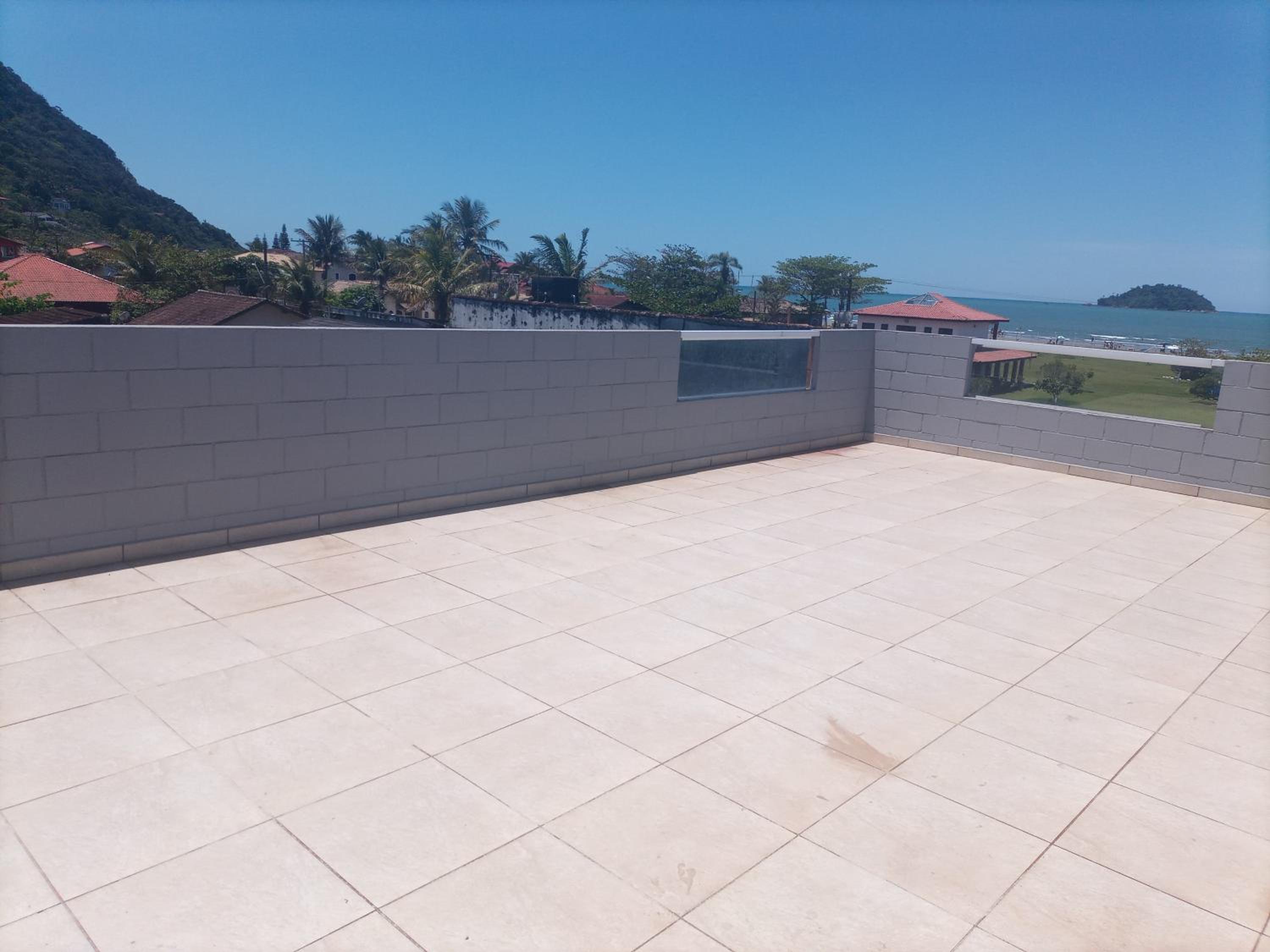 Casa com Vista do Mar e Montanha