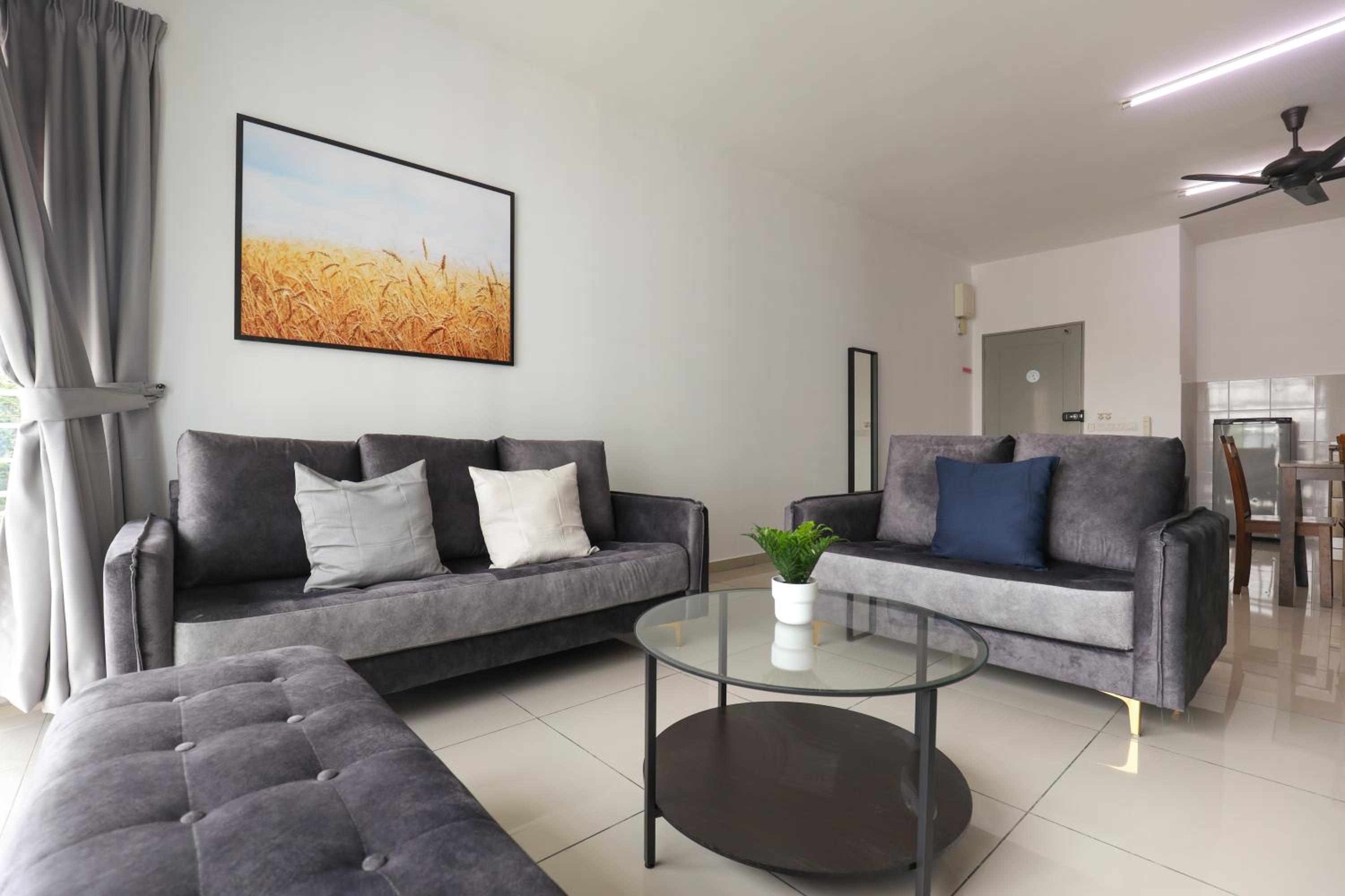 Cozy 3-bedroom condo with Pool - Seri Kembangan photo 2