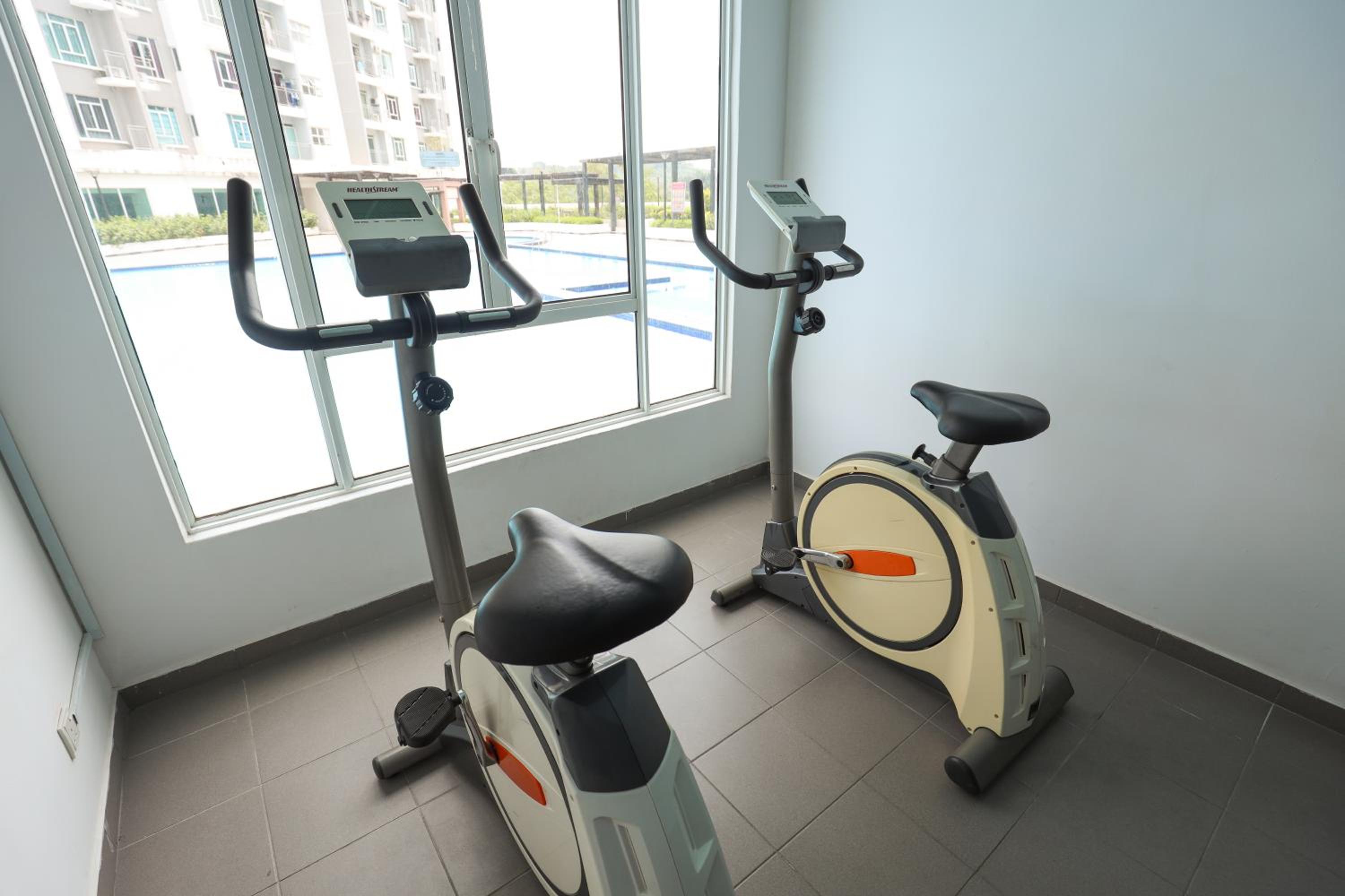 Cozy 3-bedroom condo with Pool - Seri Kembangan photo 7