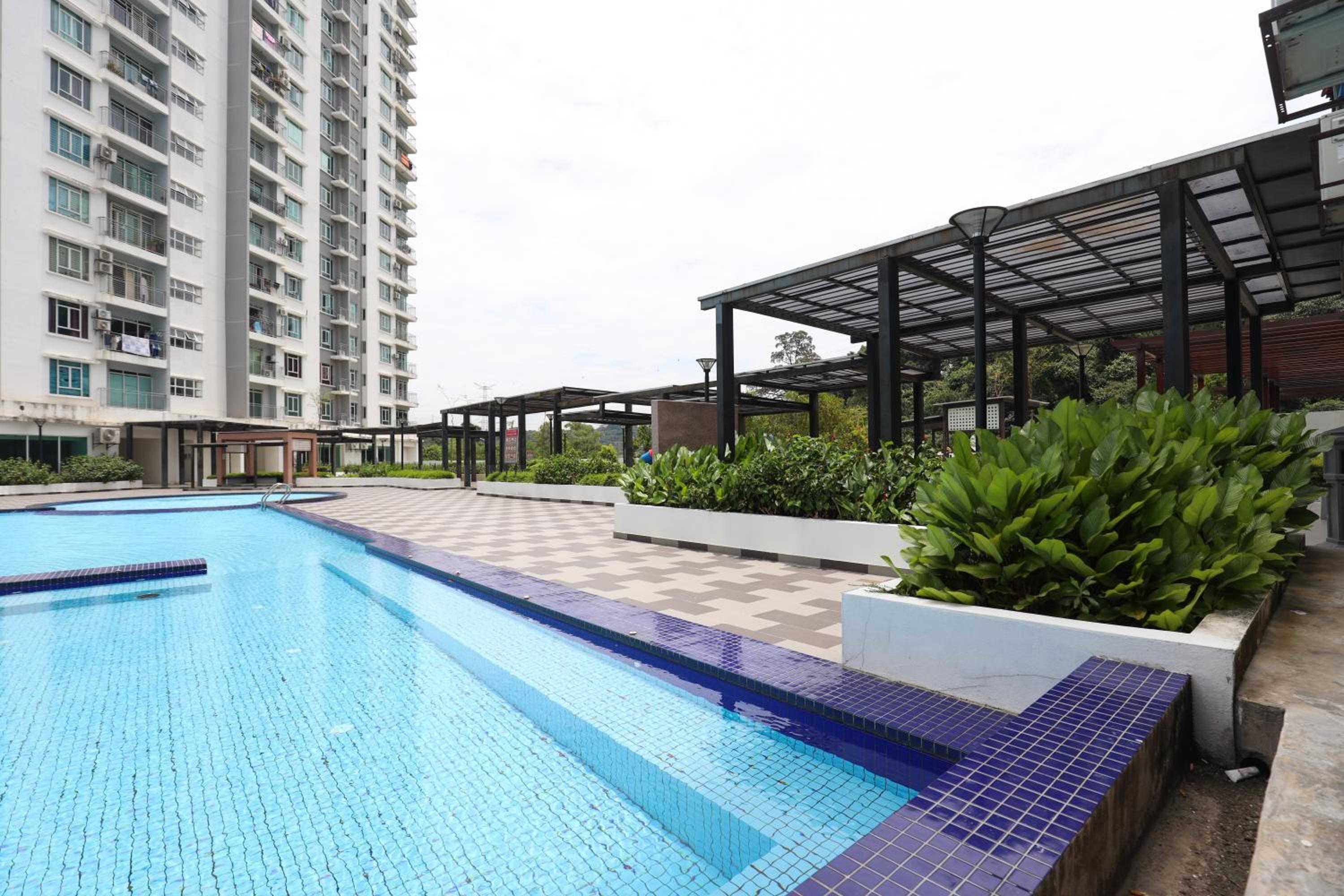 Cozy 3-bedroom condo with Pool - Seri Kembangan photo 8