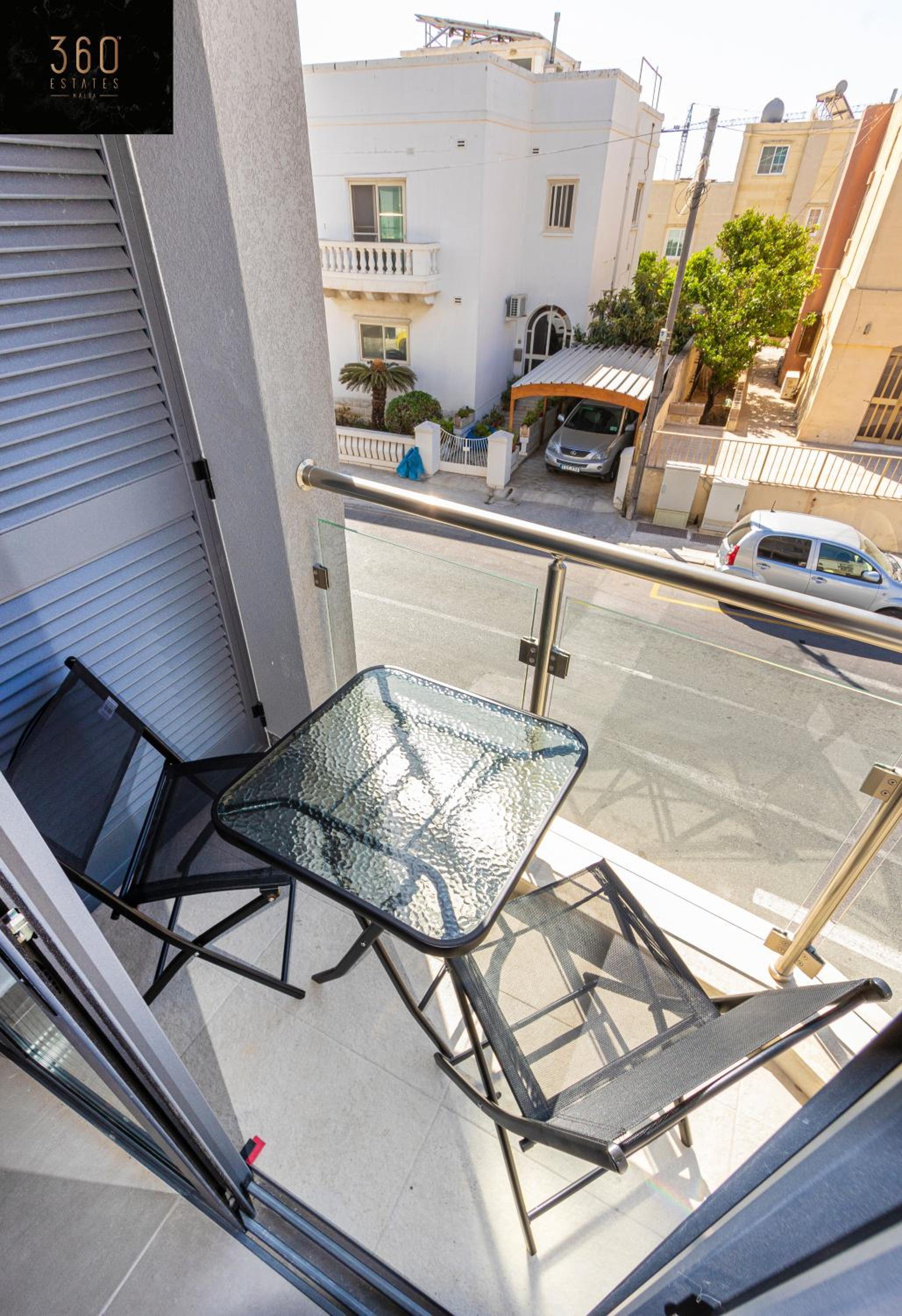 High-End central APT with comfy BED & Super WIFI by 360 Estates view 3