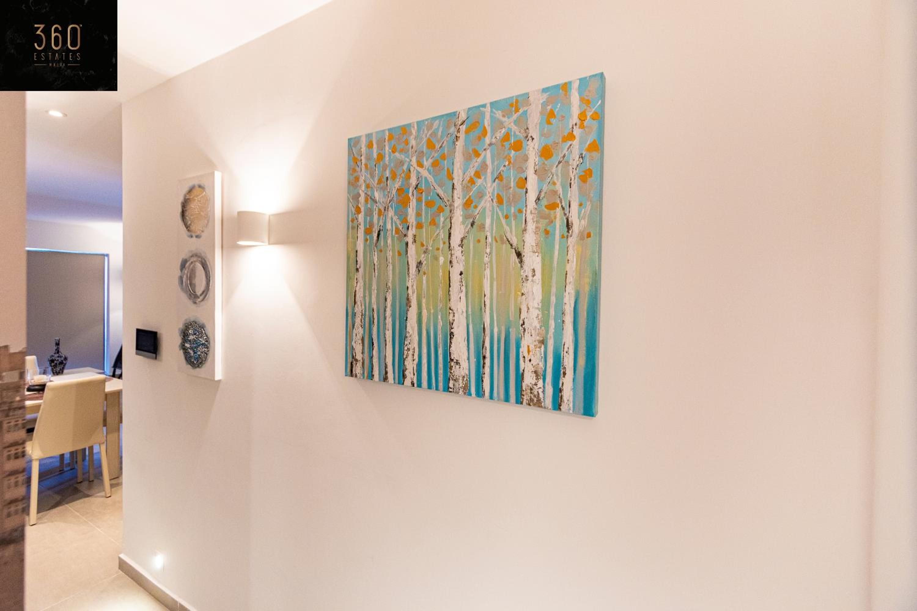 High-End central APT with comfy BED & Super WIFI by 360 Estates view 4