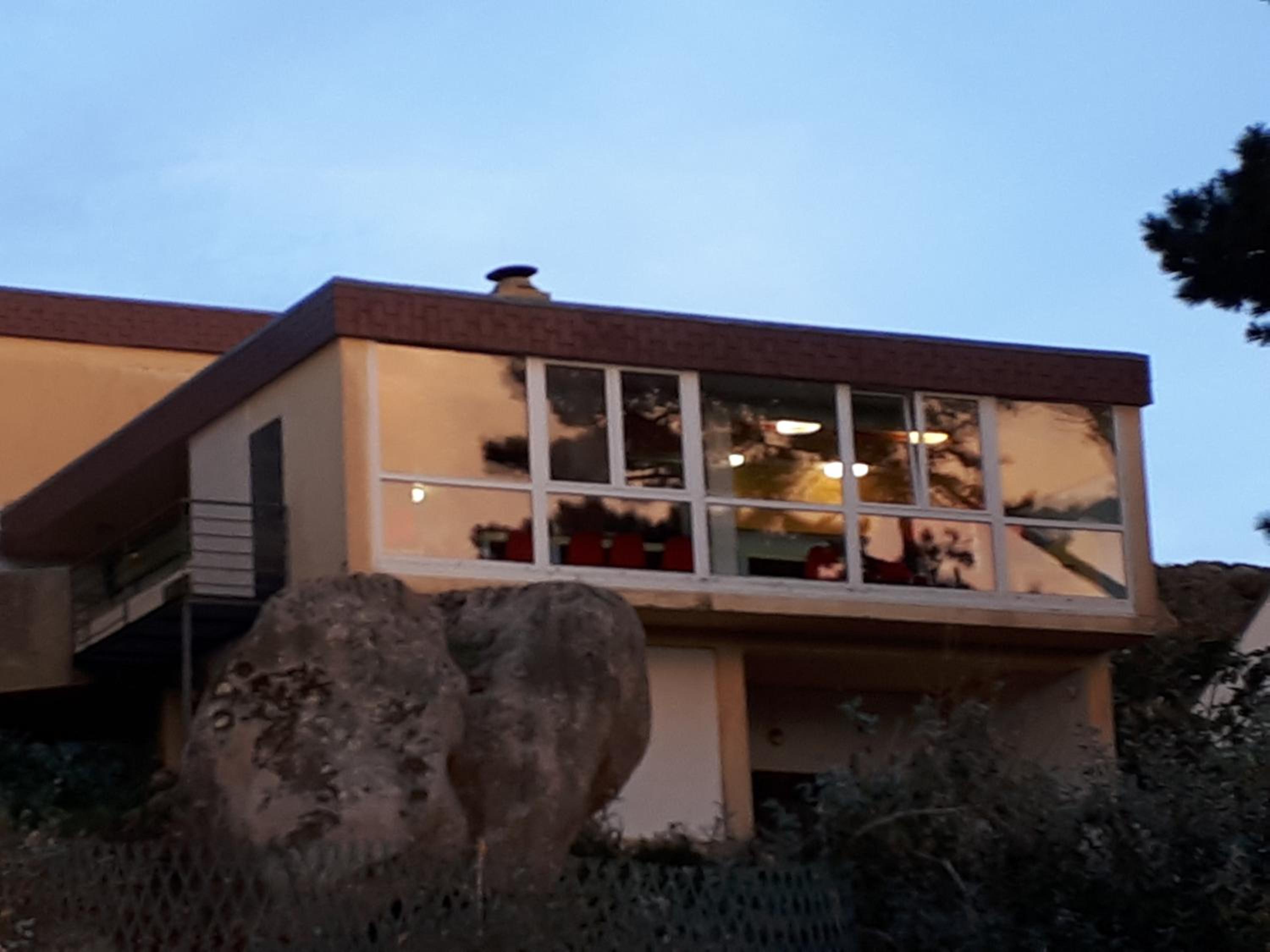 Auberge Granit Rose - Hébergement partagé en Auberge de Jeunesse - Vue sur mer - Dortoir mixte & Camping view 5