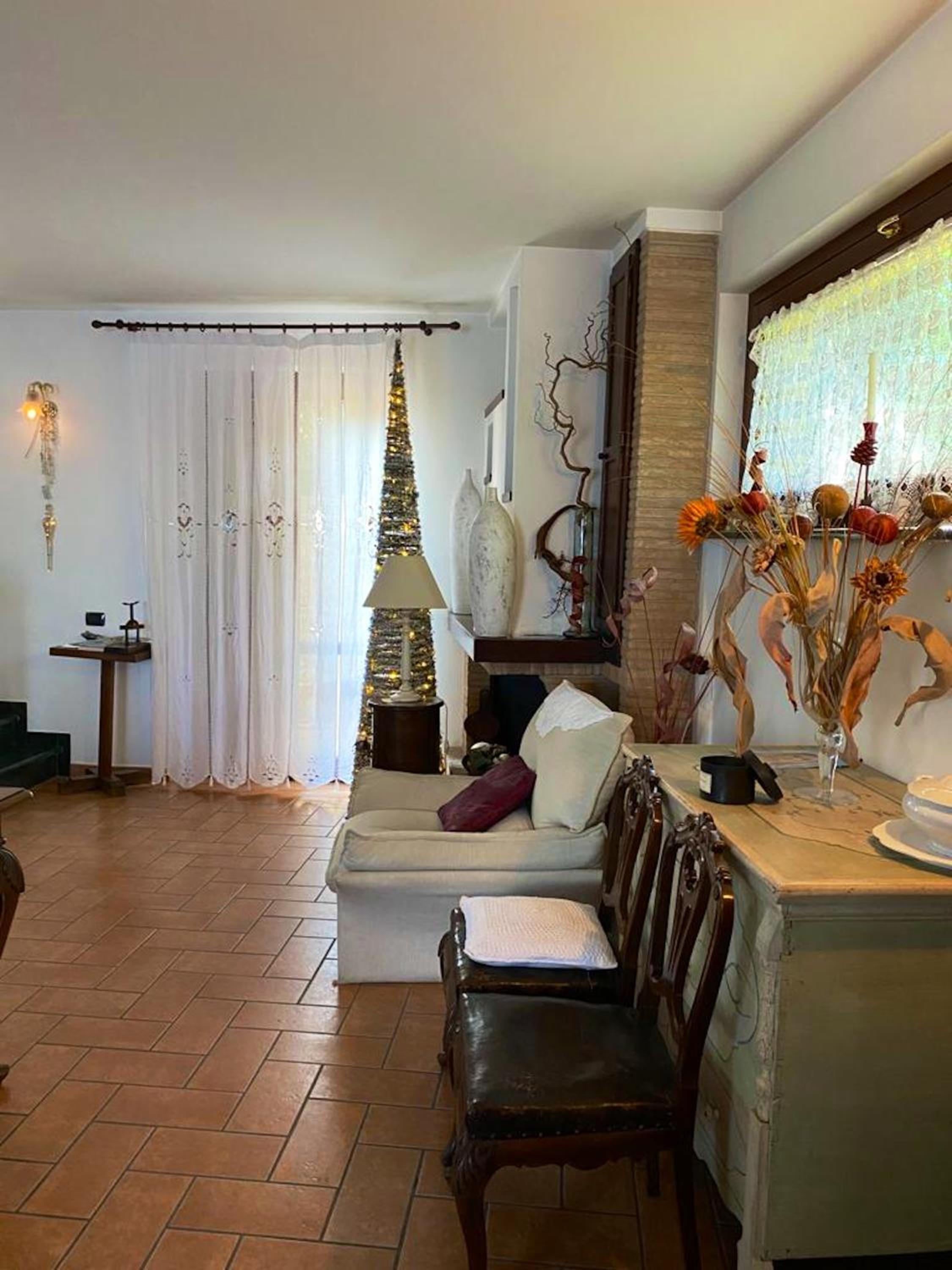Charming House in Amelia with Lake View, 200 m² view 5