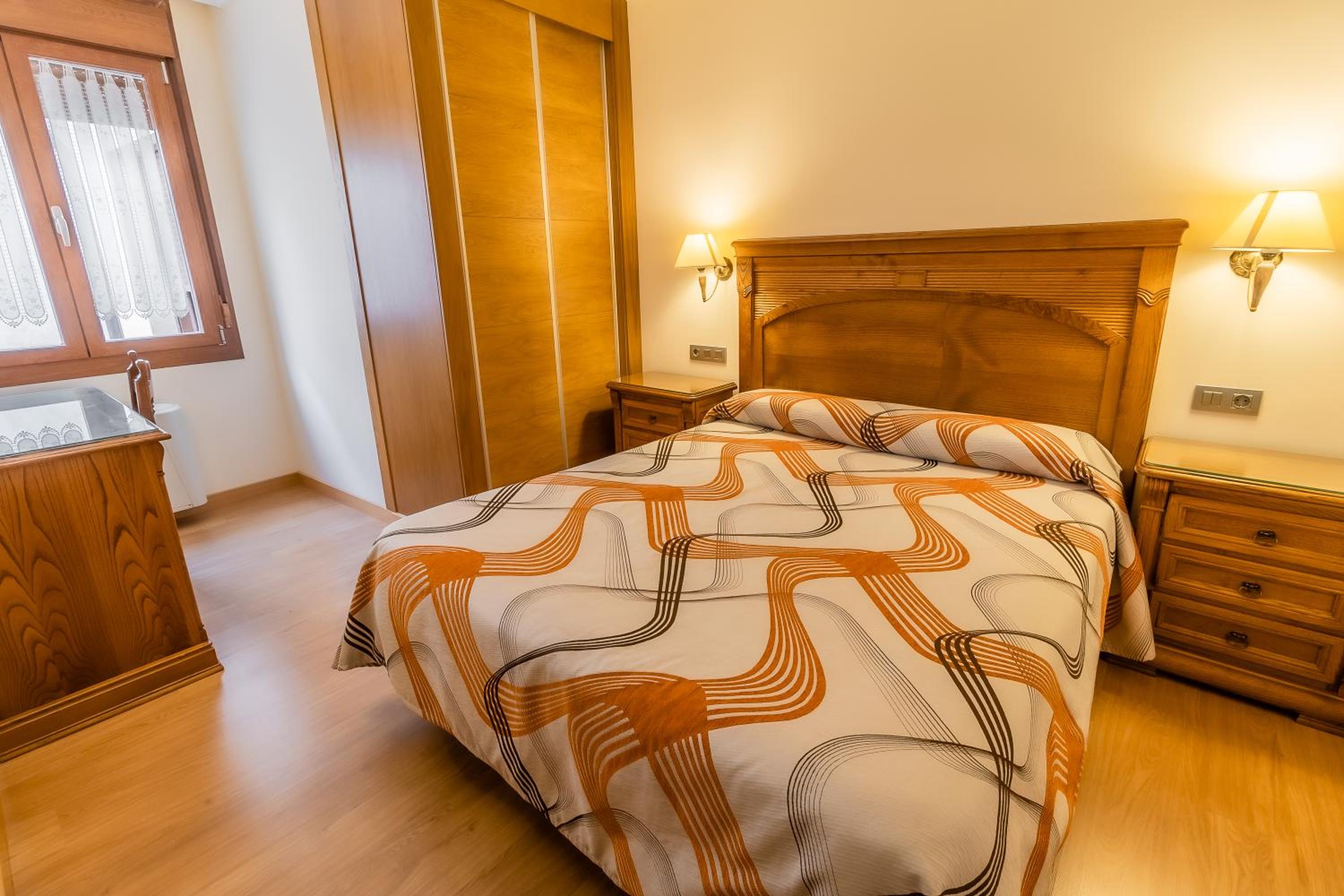 Apartamentos & casas rurales Santo Domingo de Silos