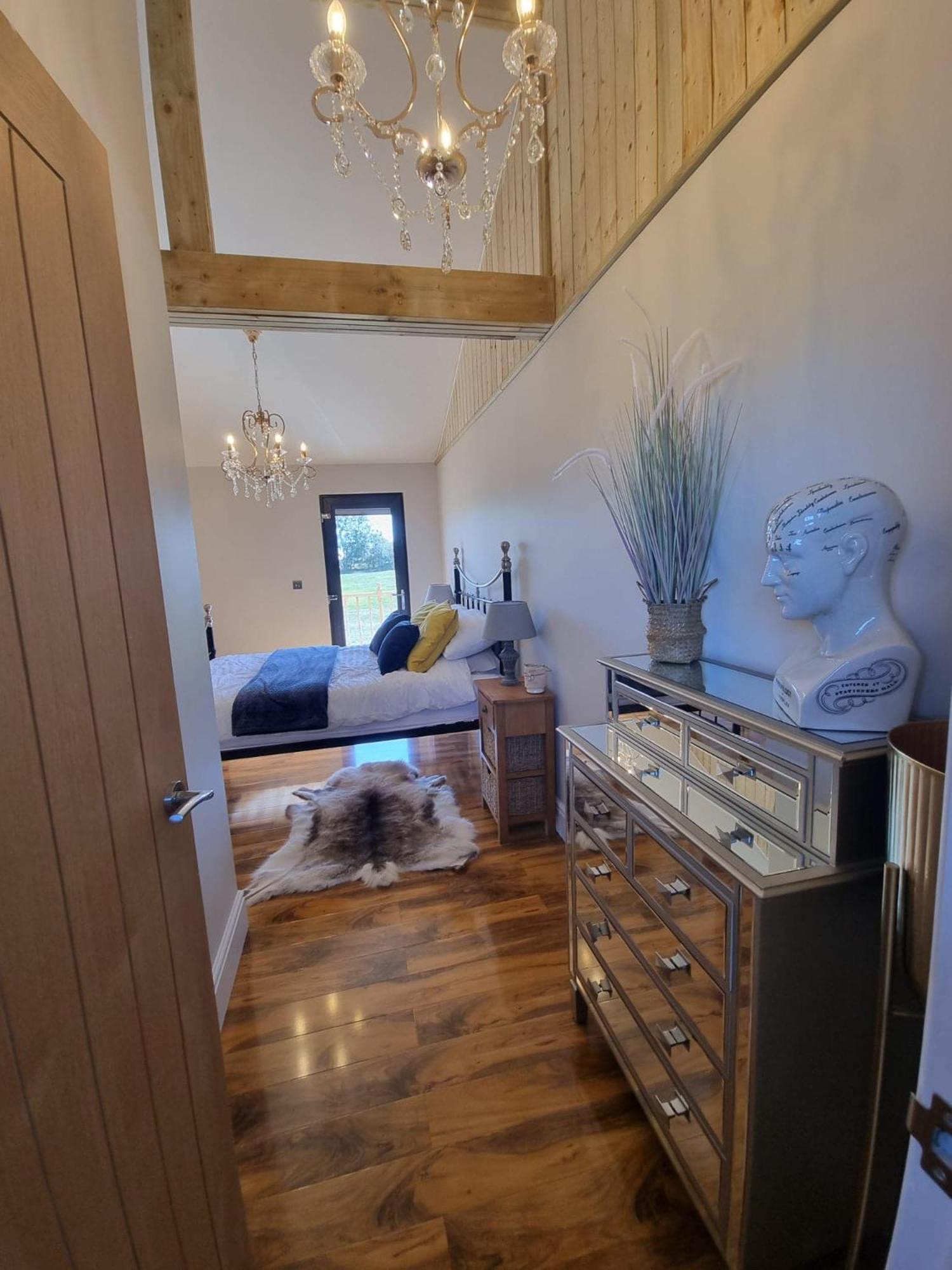 4Bed Lodge Sleeps8-Pet Friendly-Hot Tub-Log Burner view 5