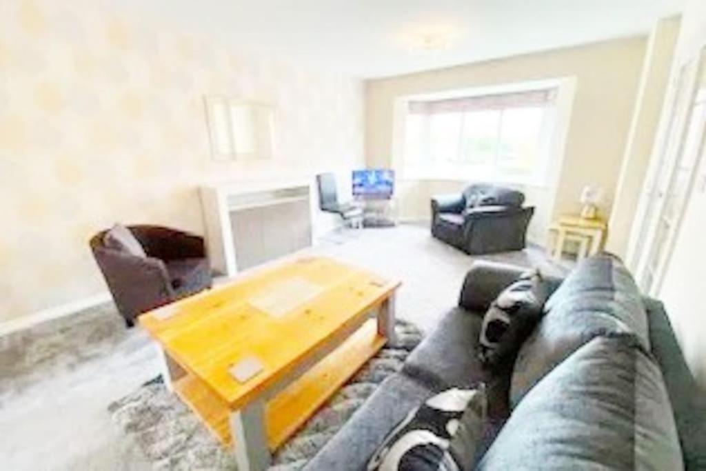SPACIOUS DETACHED 5 Bedroom4 Bathroom WIFI Parking view 4