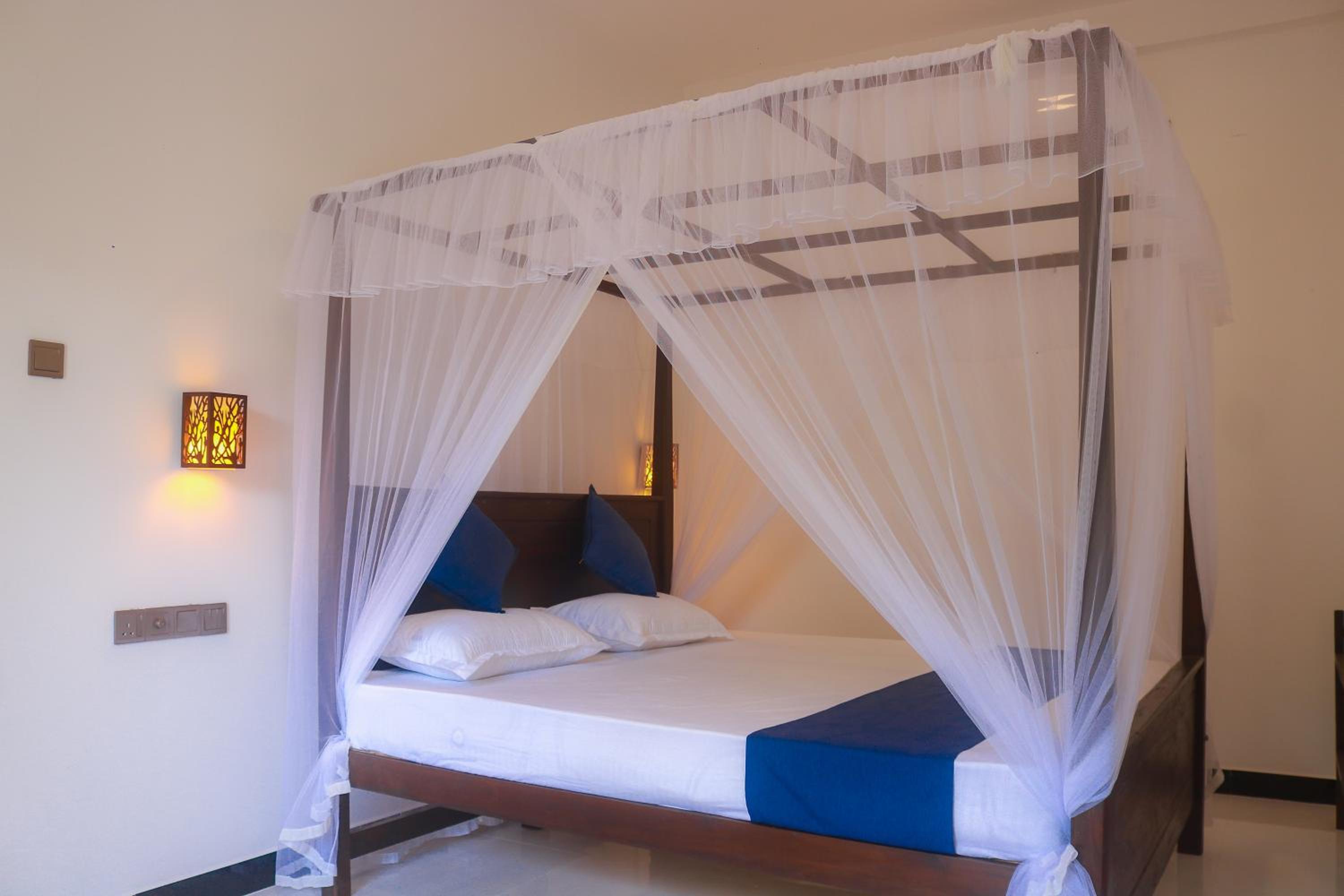 Eden Roc Guest Inn view 3