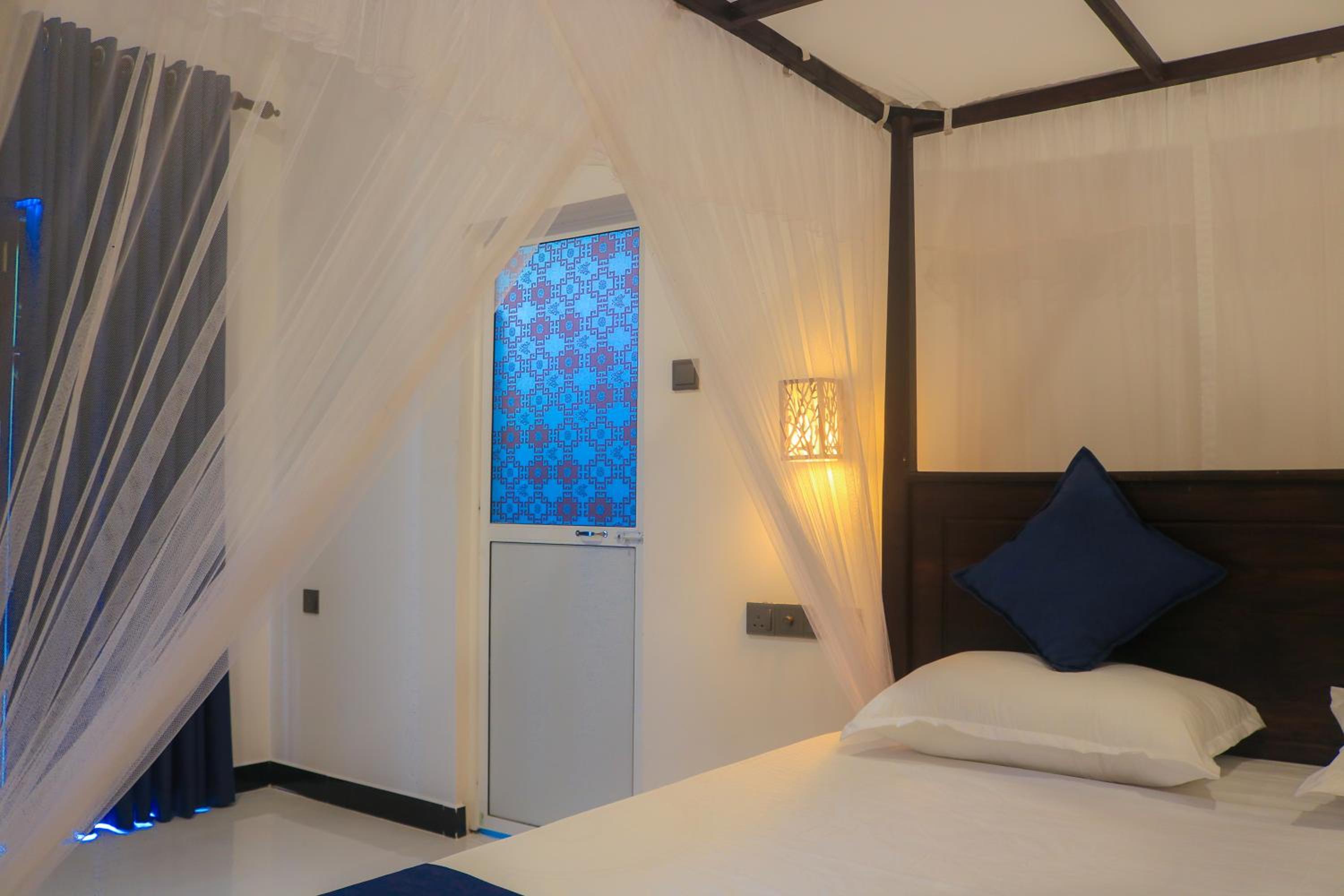 Eden Roc Guest Inn view 2