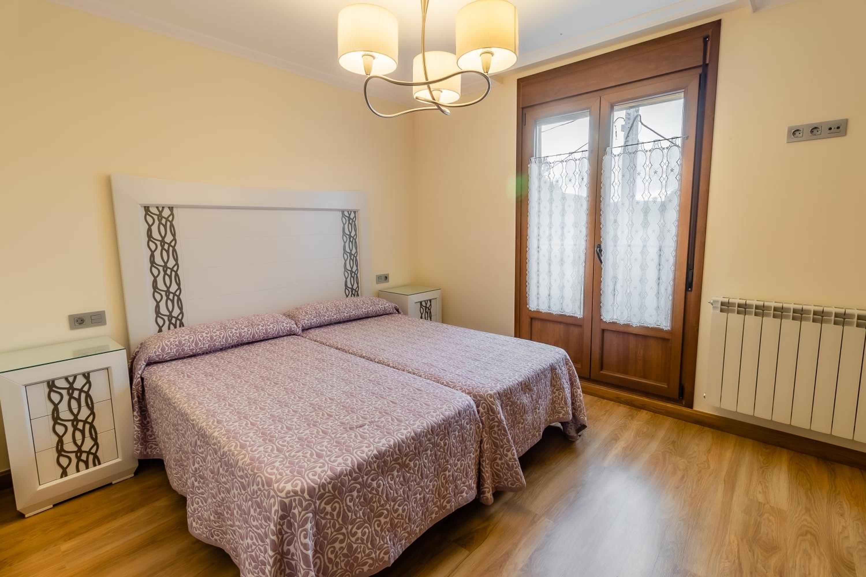 Apartamentos & casas rurales Santo Domingo de Silos