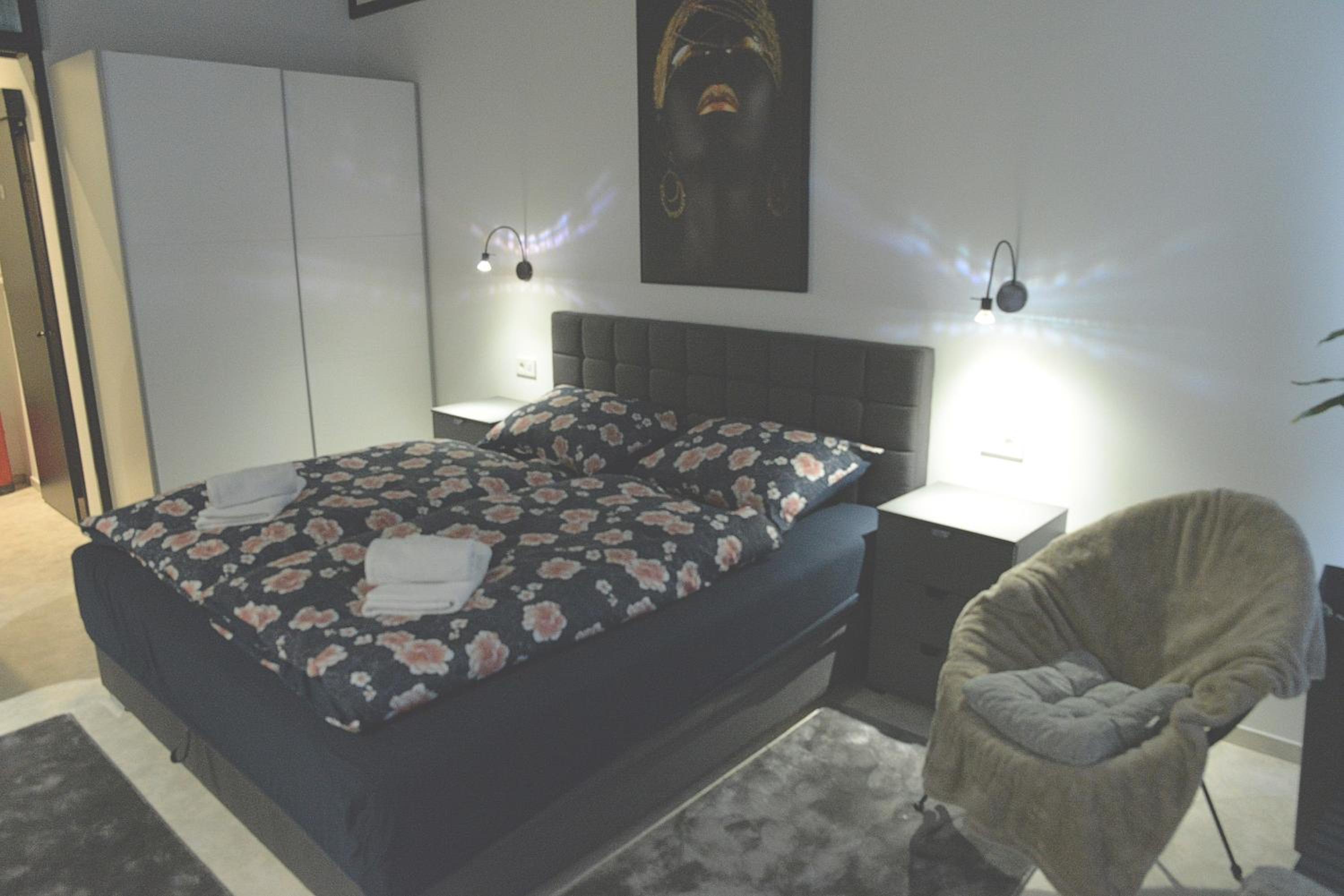 Photo 33