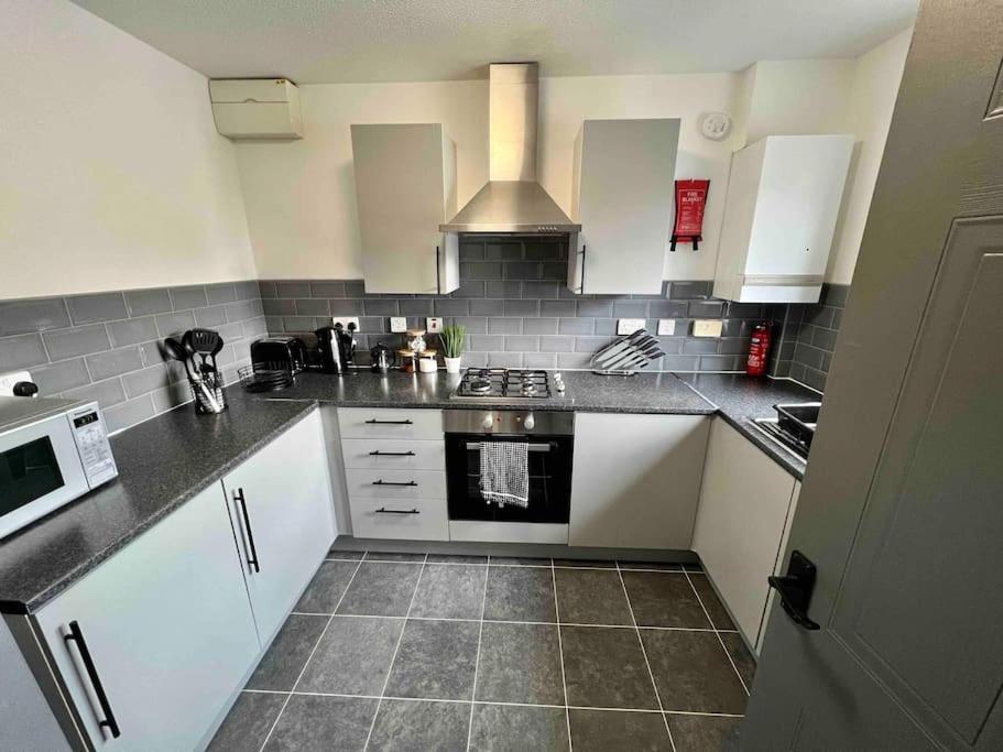 3 bedroom house with parking view 4