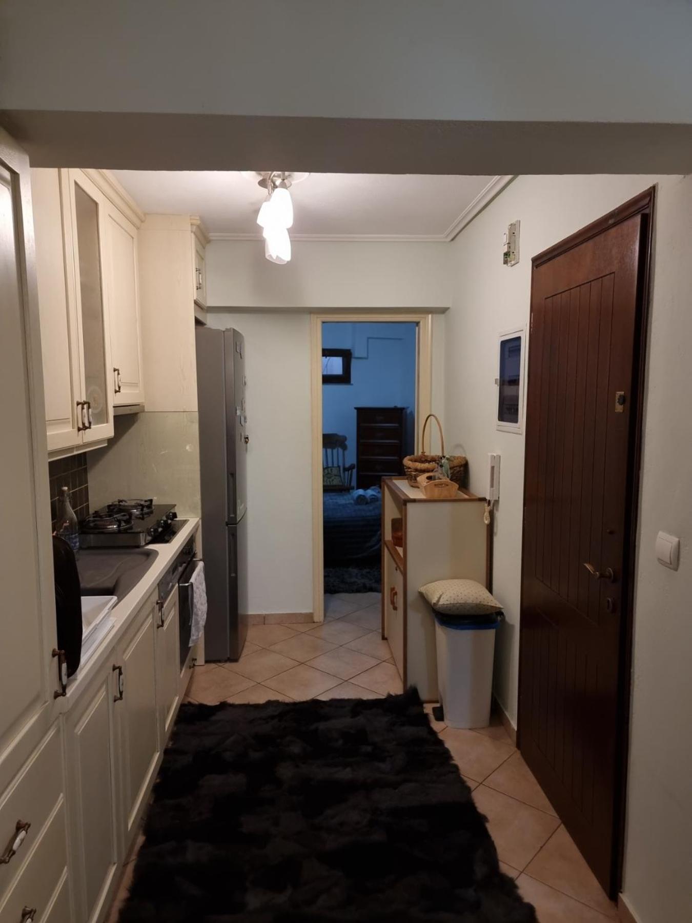 Ari's apartment photo 2